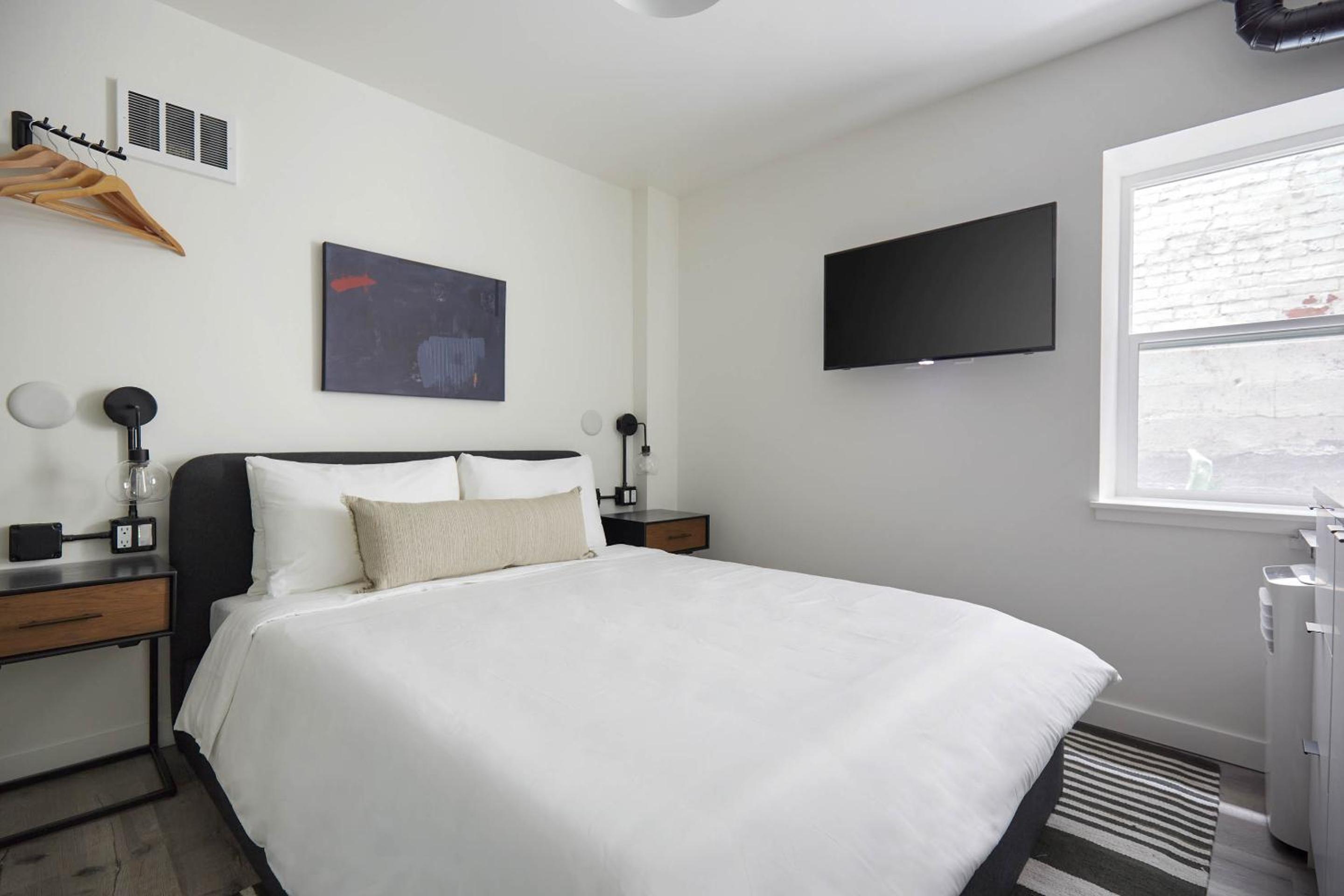 Queen Room - Lower Level photo 1