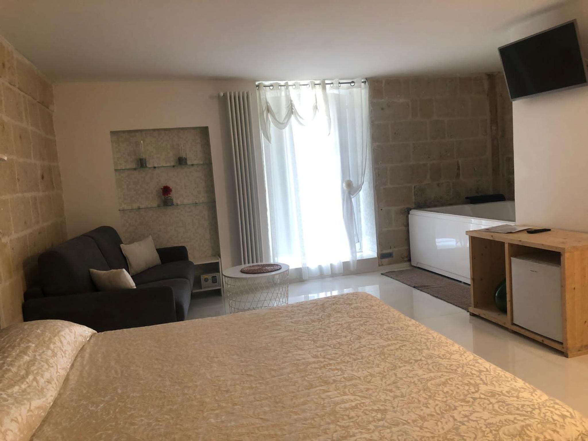 Deluxe Double Room with Bath - Photo 112