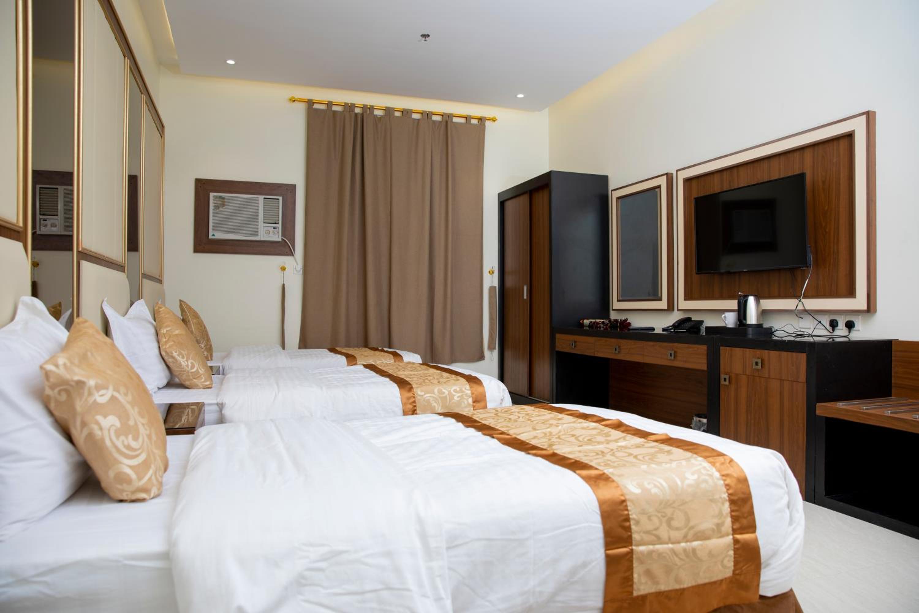 Deluxe Triple Room photo 2