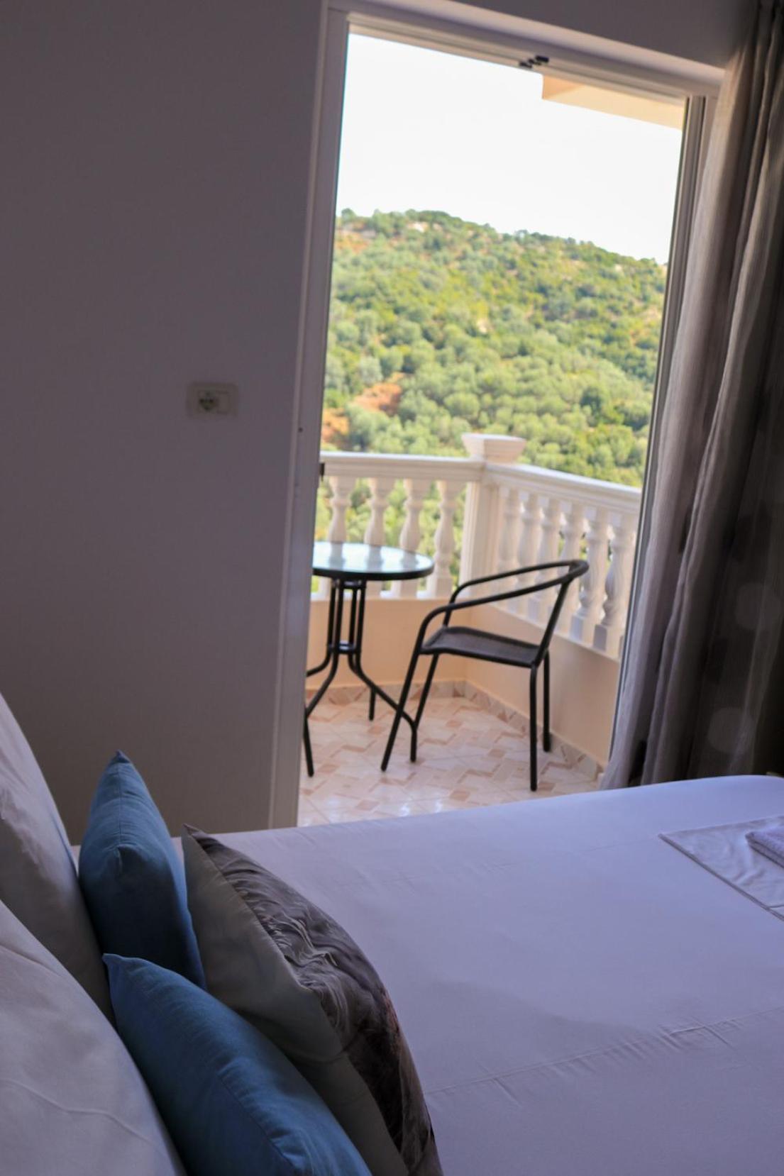 Apartment with Mountain View photo 2