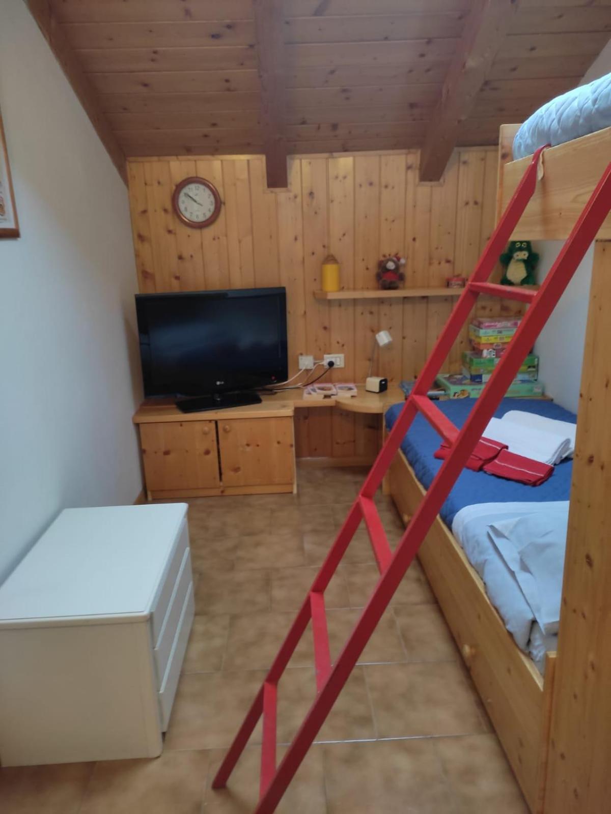Three-Bedroom Apartment - Photo 32