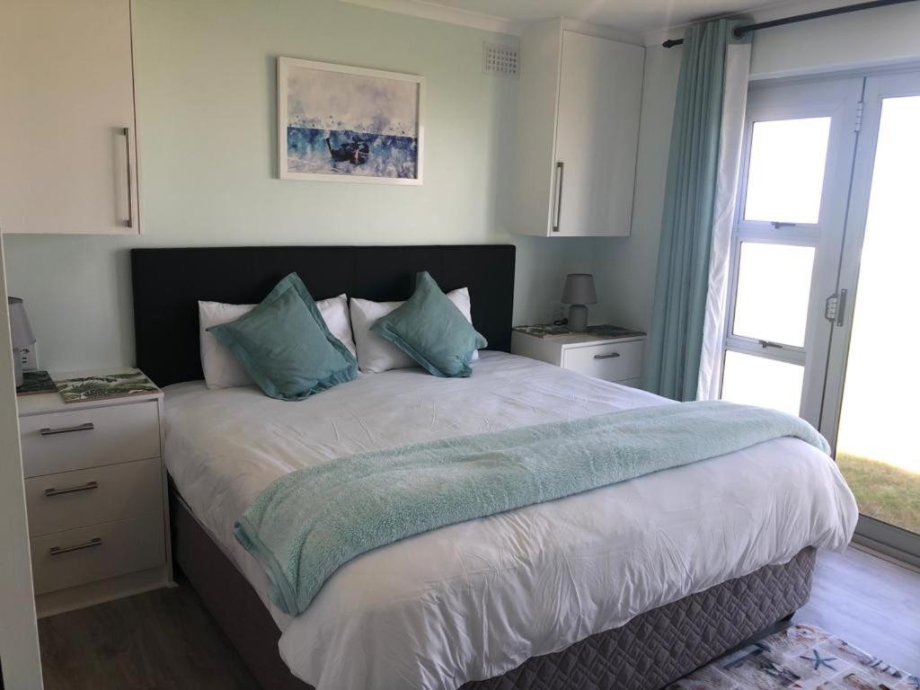 Three-Bedroom House - Photo 14