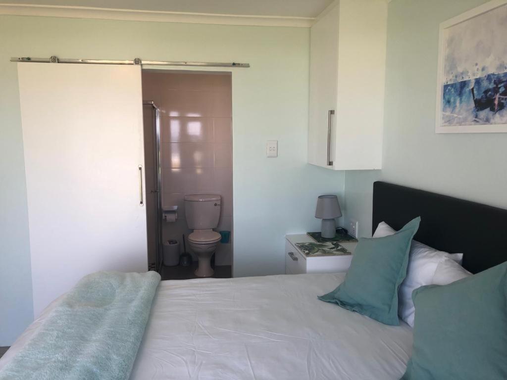 Three-Bedroom House - Photo 11