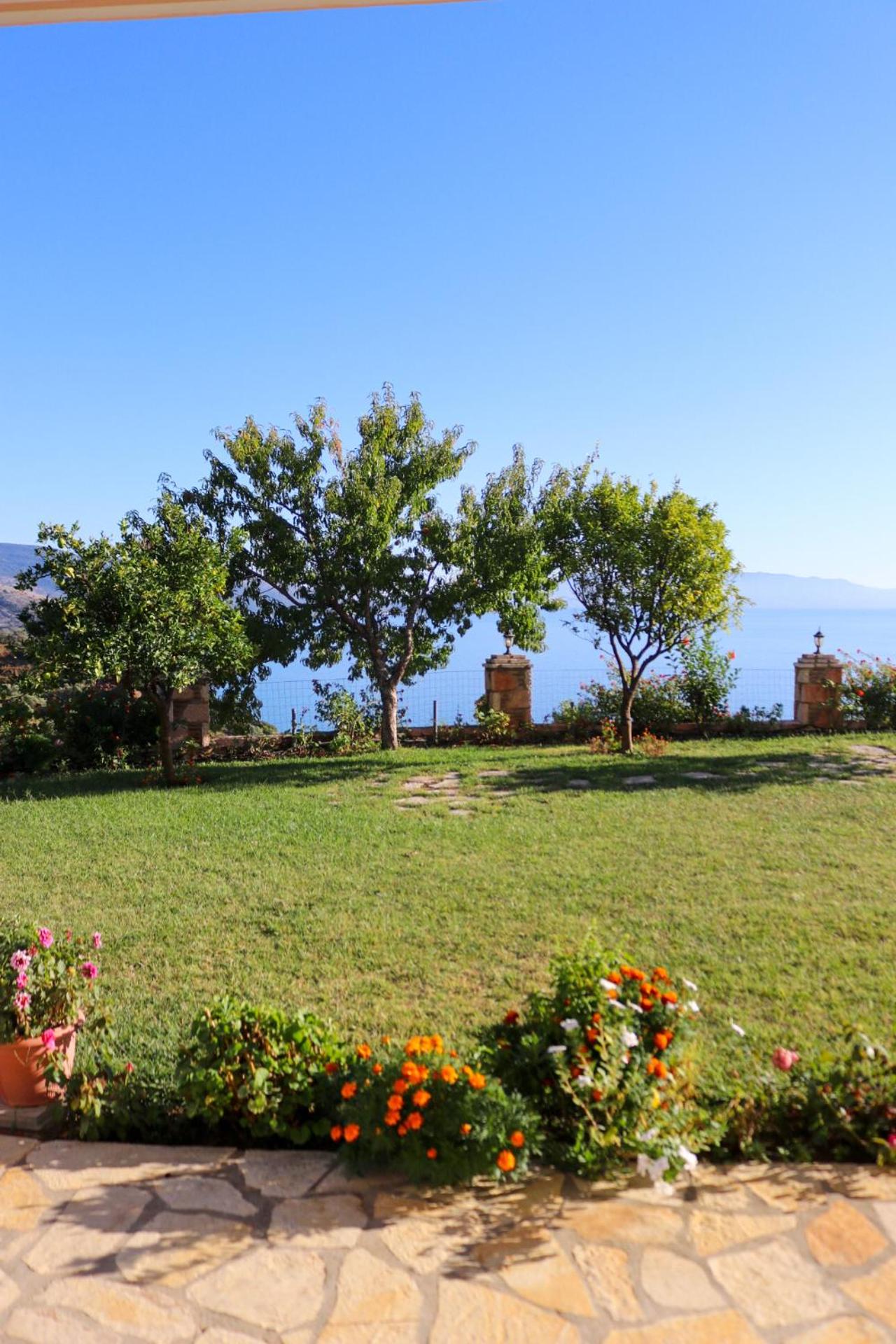Quadruple Room with Garden View photo 3