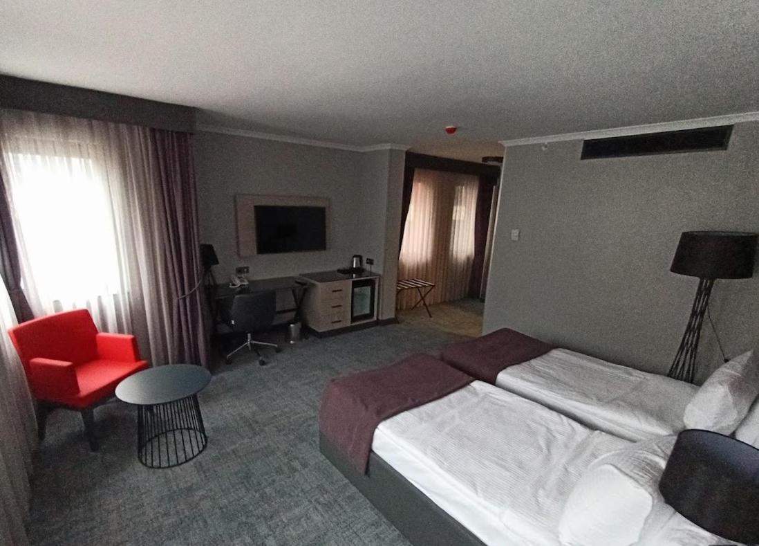 Twin Room - Non-Smoking - Photo 5