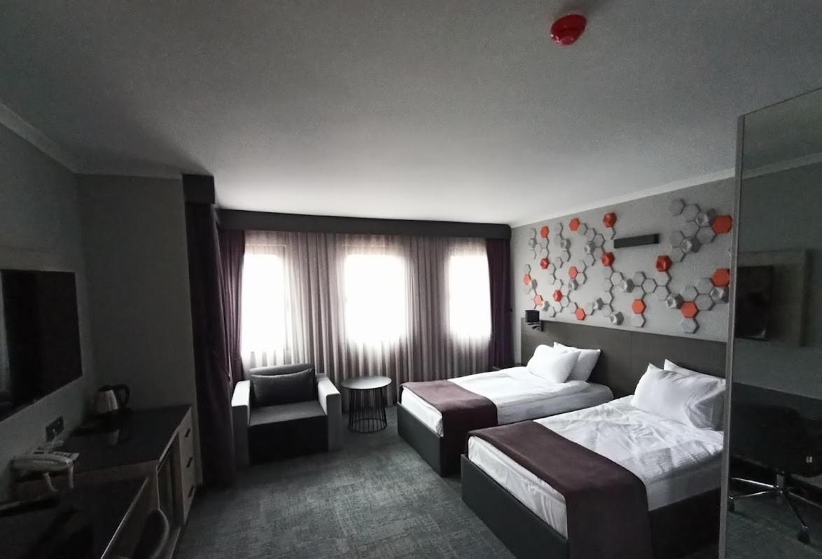 Twin Room - Non-Smoking - Photo 9