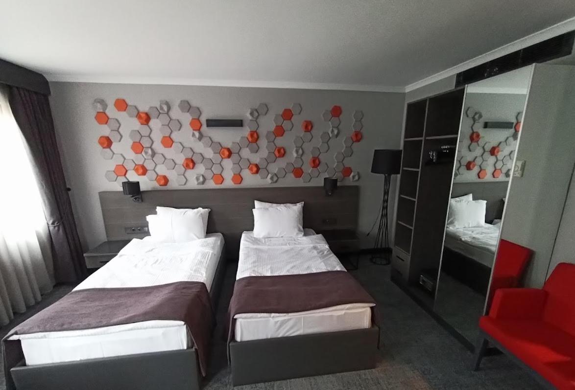 Twin Room - Non-Smoking - Photo 7