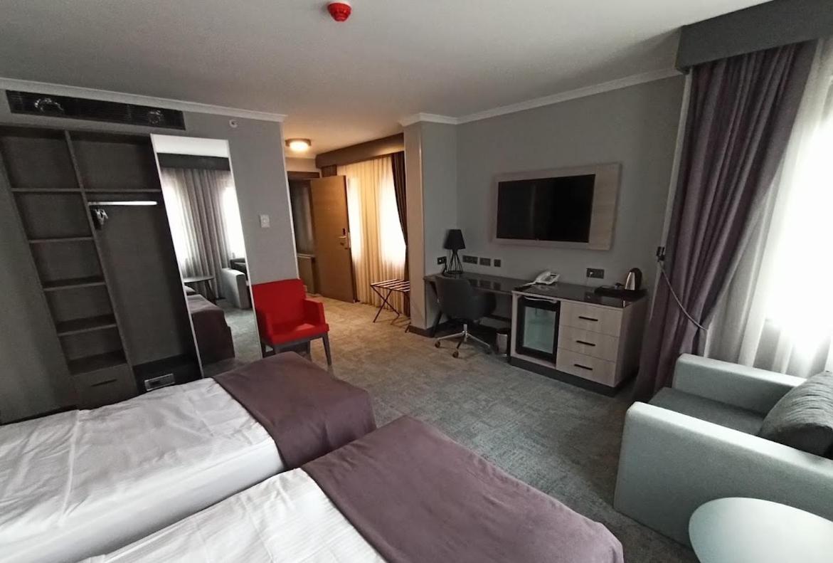 Twin Room - Non-Smoking - Photo 1