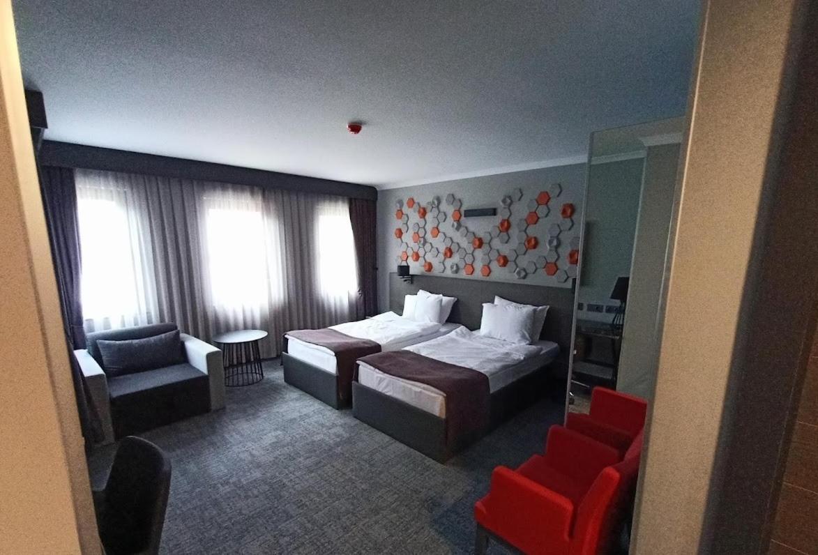 Twin Room - Non-Smoking - Photo 6
