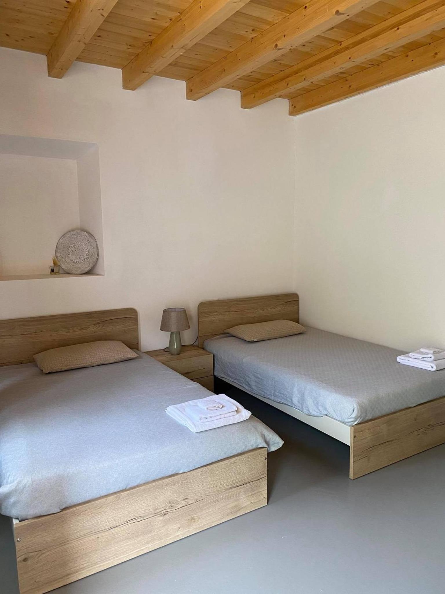 Quadruple Room with Private Bathroom - Photo 3