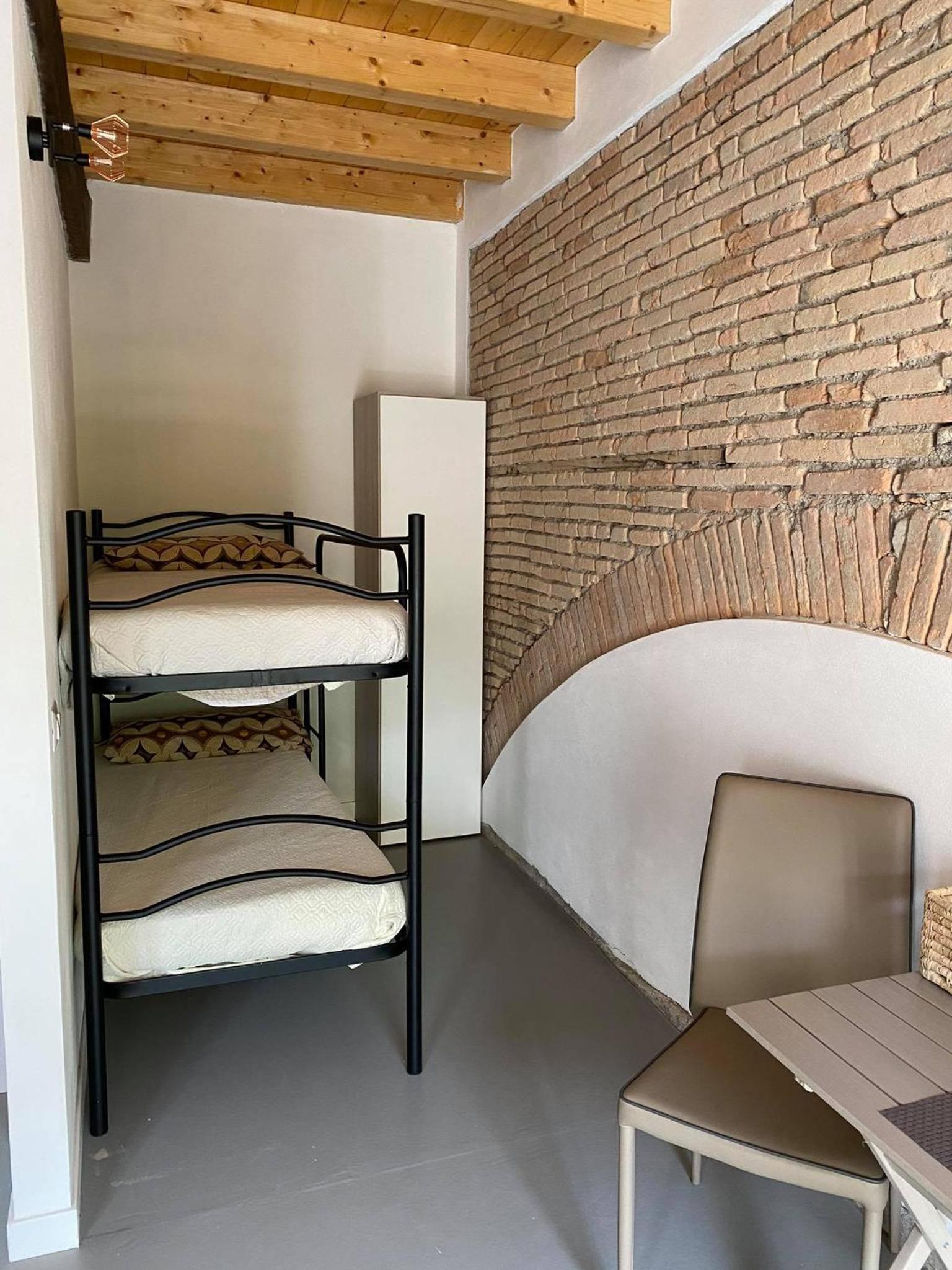 Quadruple Room with Private Bathroom - Photo 31