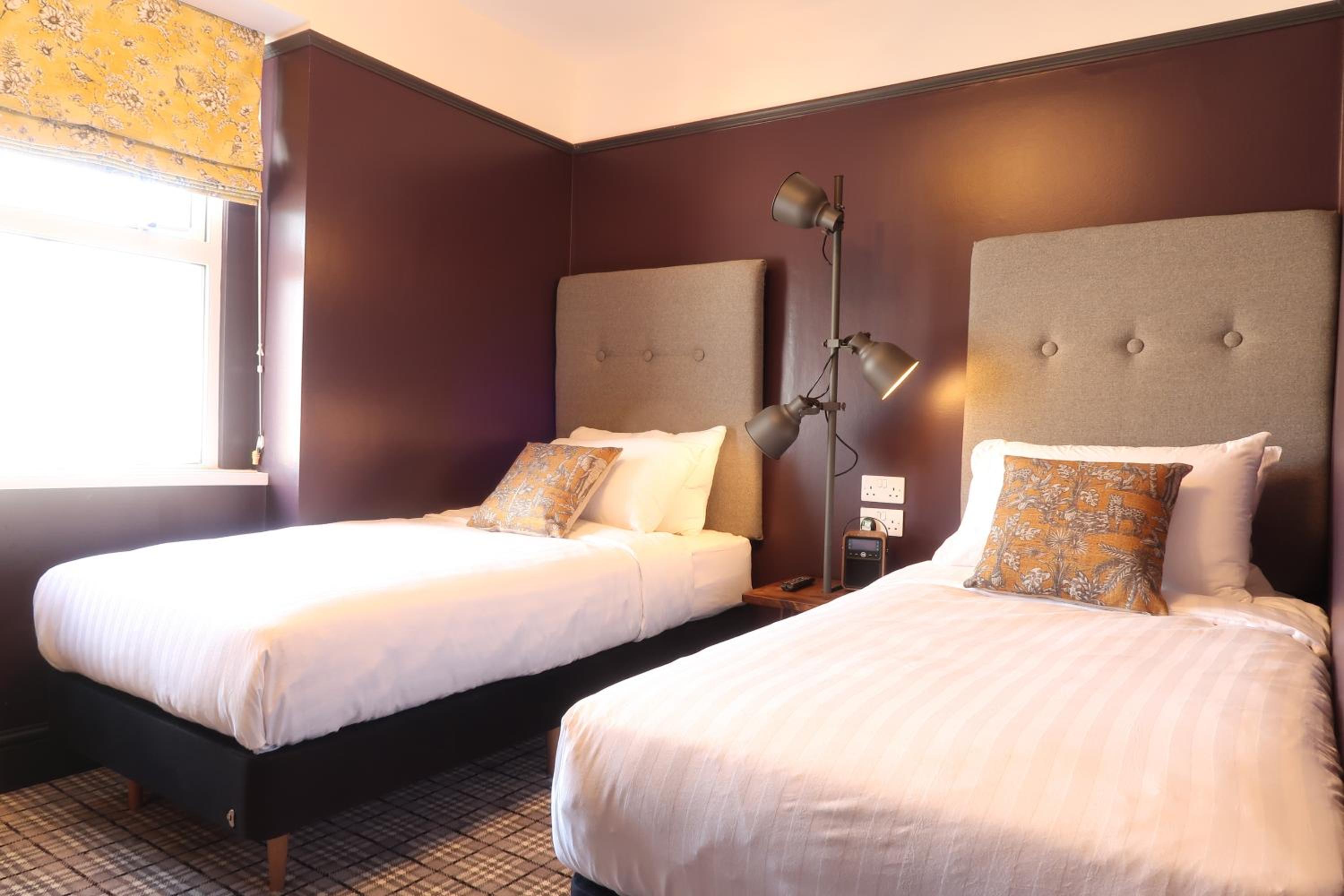 Twin Room with Shower