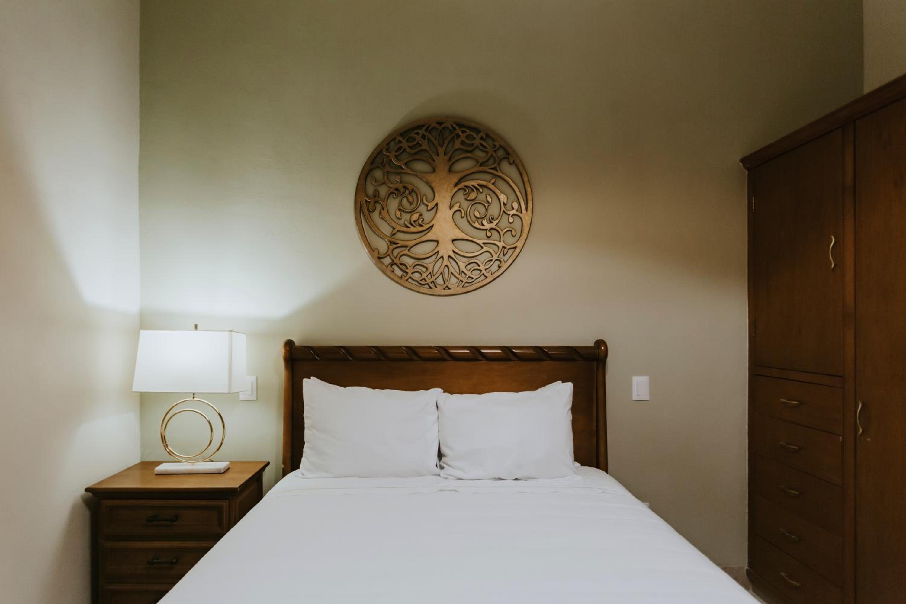 Superior King Room - Photo 12