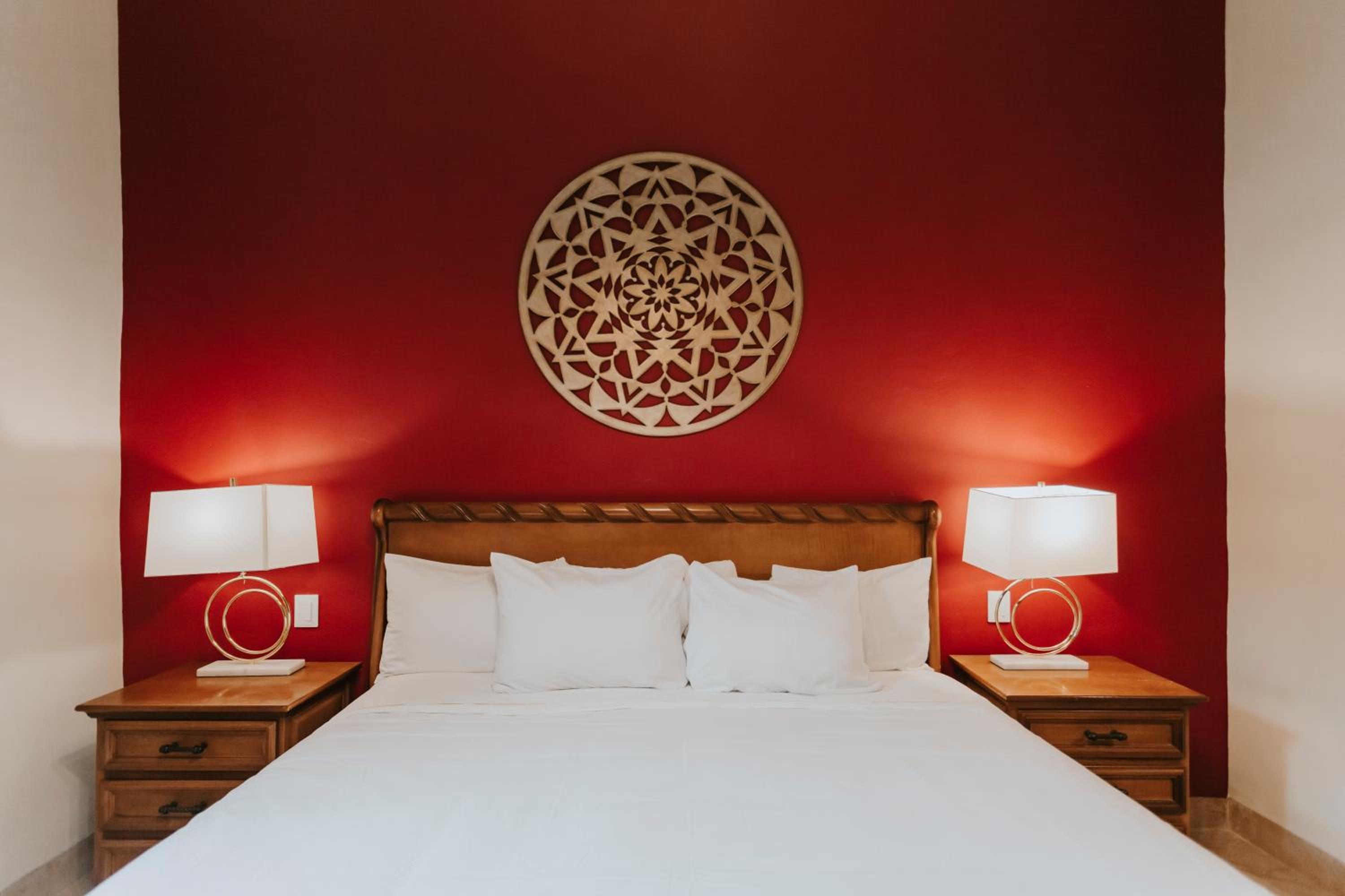 Superior King Room - Photo 13