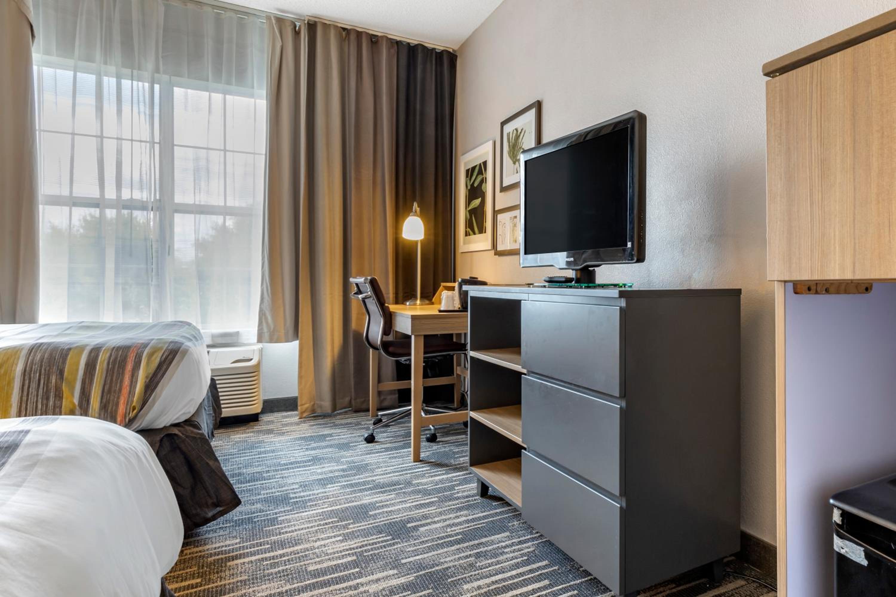 Queen Room with Two Queen Beds and Roll-In Shower - Disability Access/Non-Smoking - Photo 1