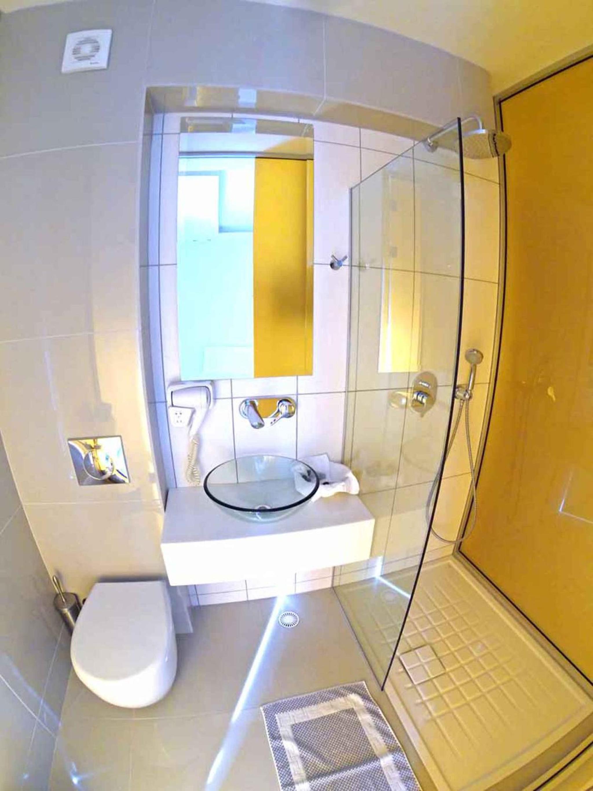 Deluxe Double Room With Extra Bed - Photo 8