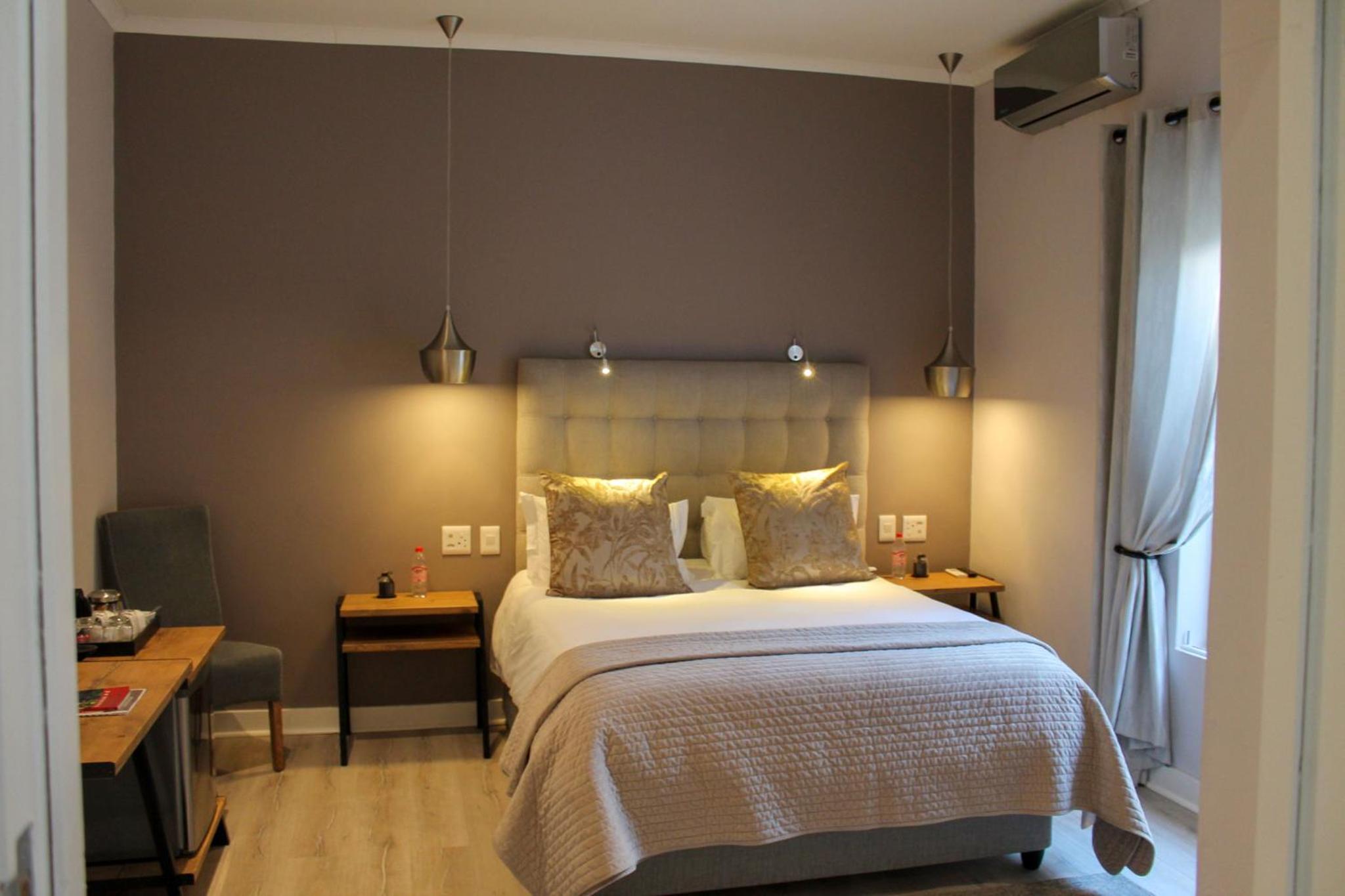 Luxury King Room with Pool View - Photo 1