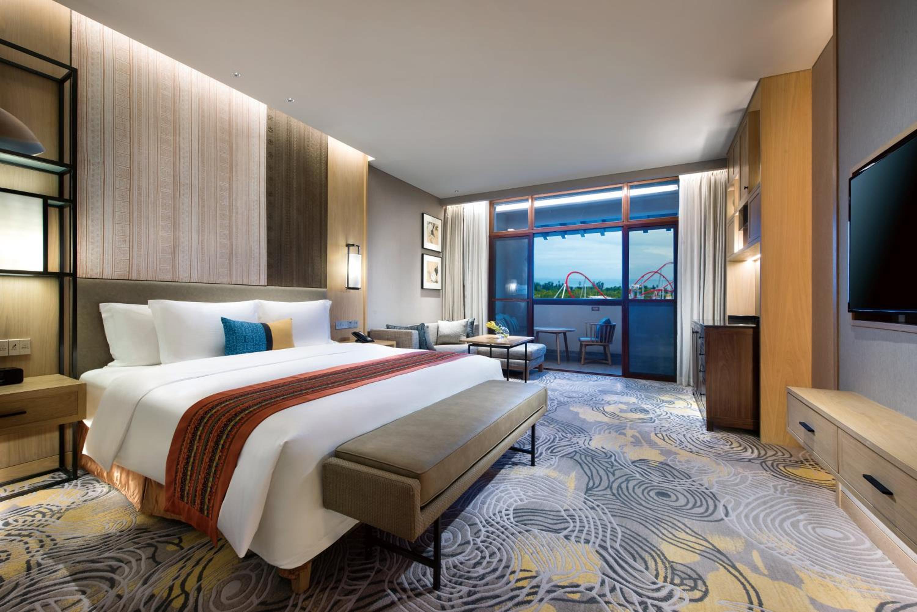 Standard King Room with Lounge Access