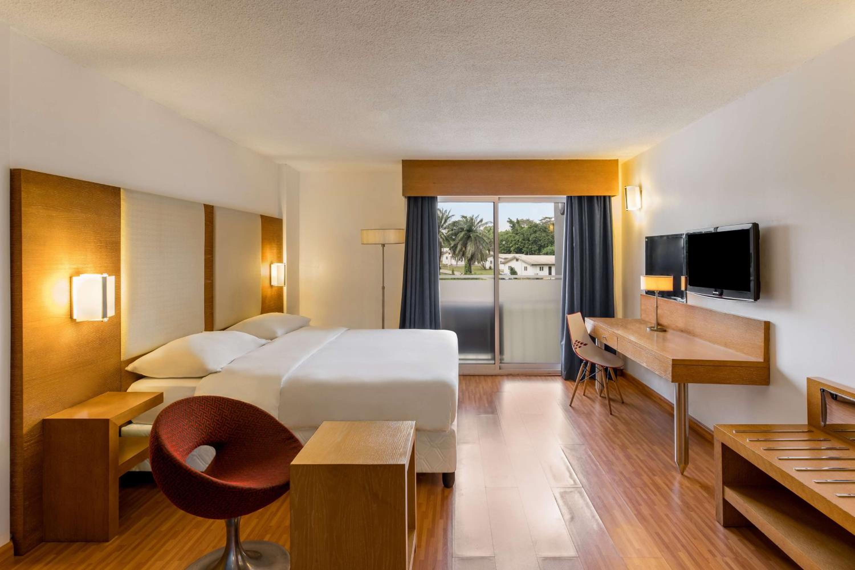 Superior Room With Balcony And Pool View photo 2