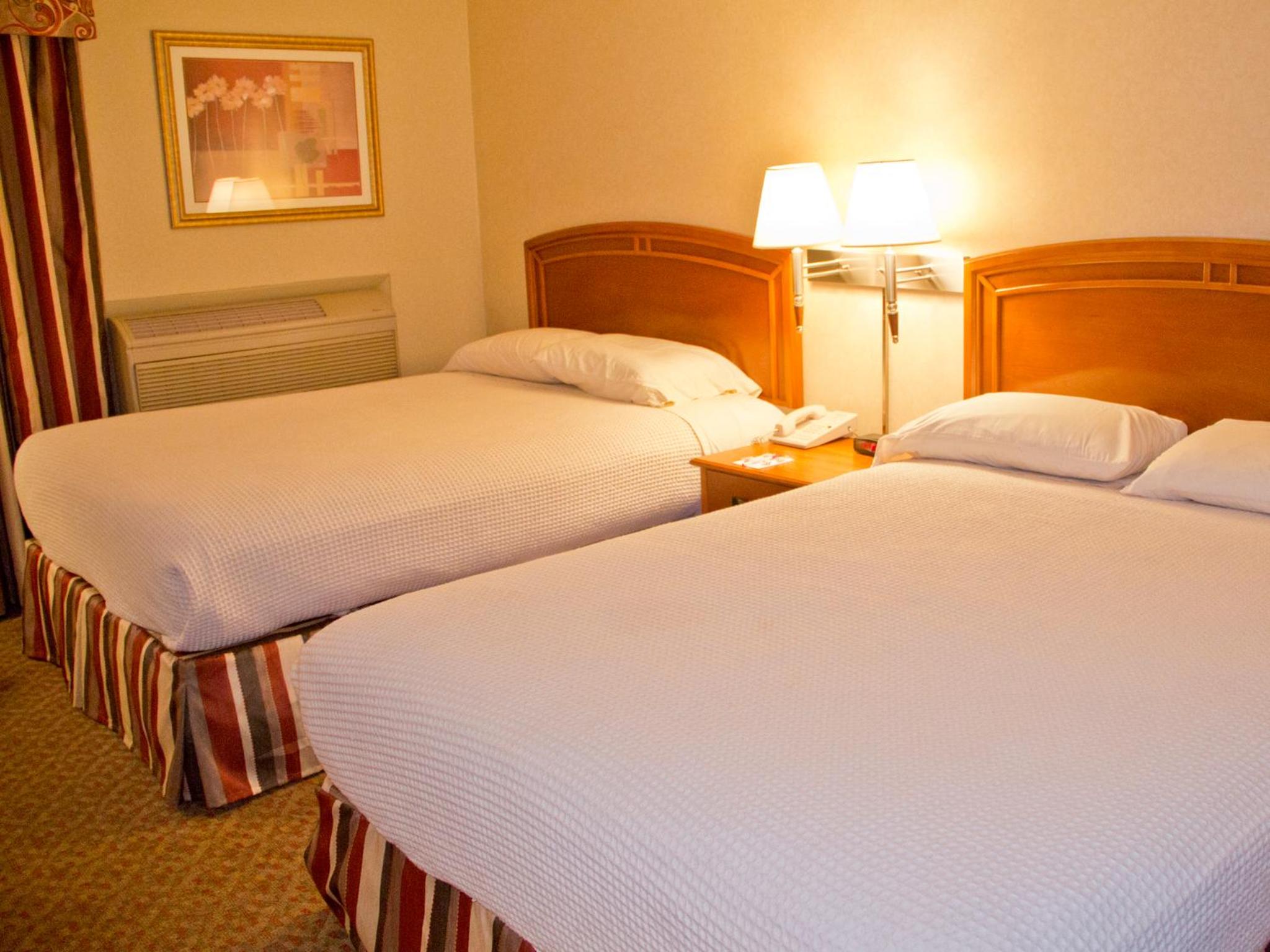 Queen Room with Two Queen Beds - Non-Smoking - Photo 1