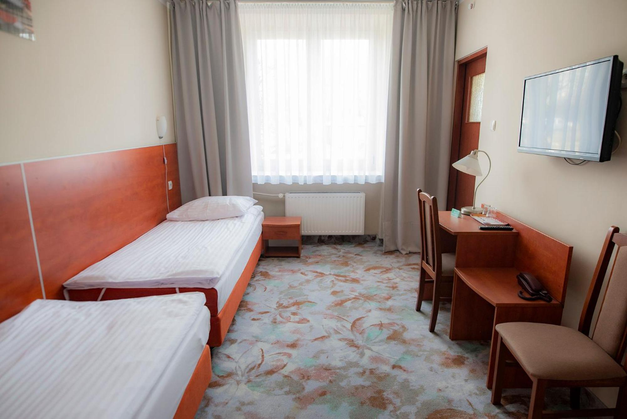 Twin Room - Photo 8