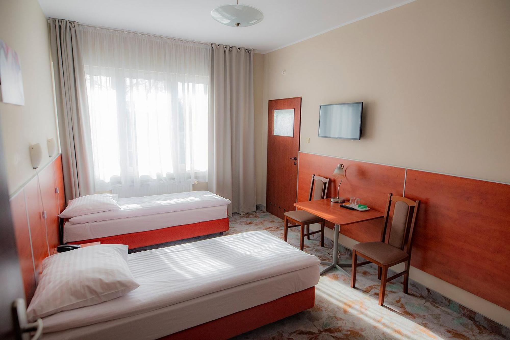 Twin Room - Photo 3