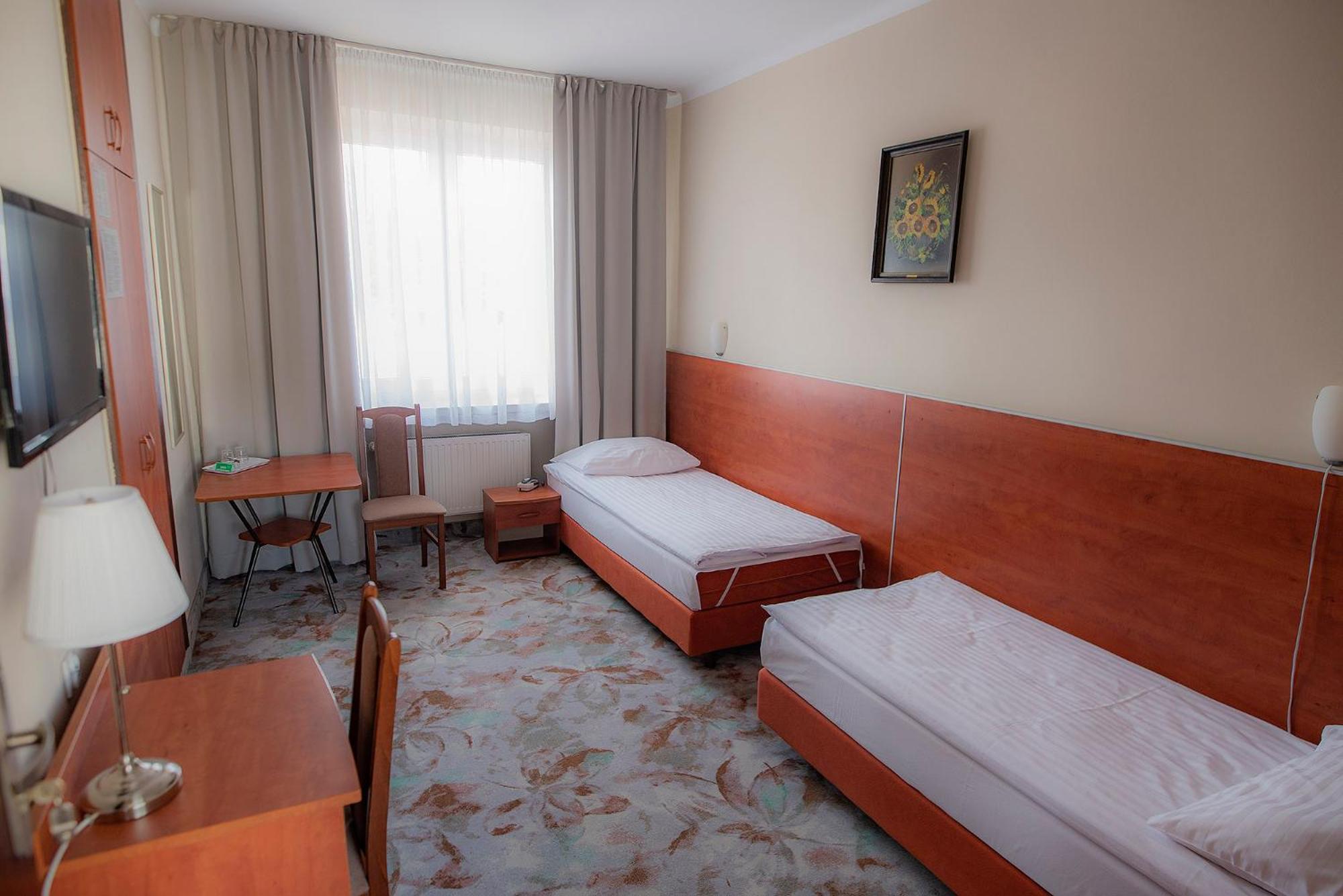 Twin Room - Photo 5
