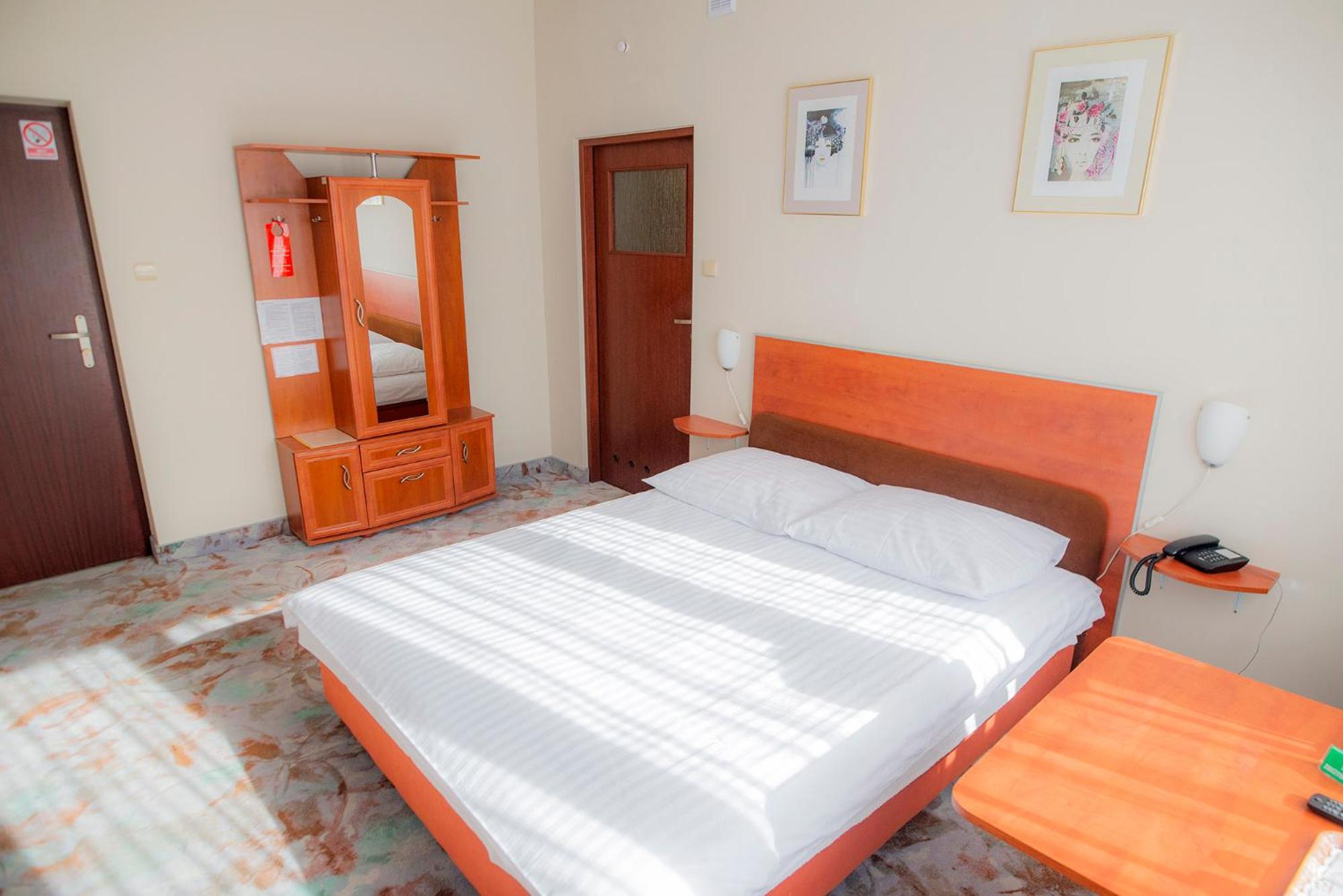 Double Room - Photo 2