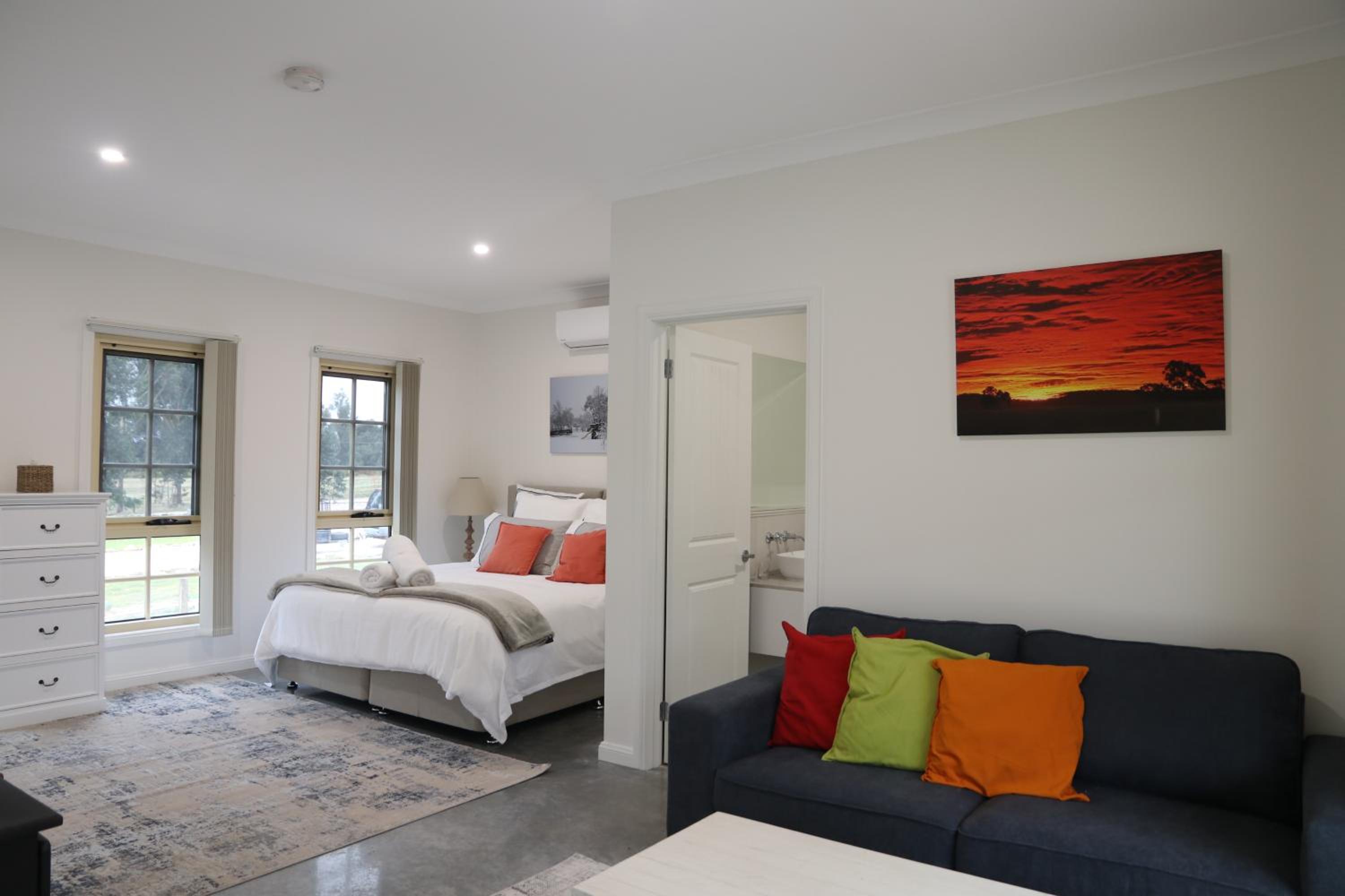 King Suite with Balcony - Photo 21