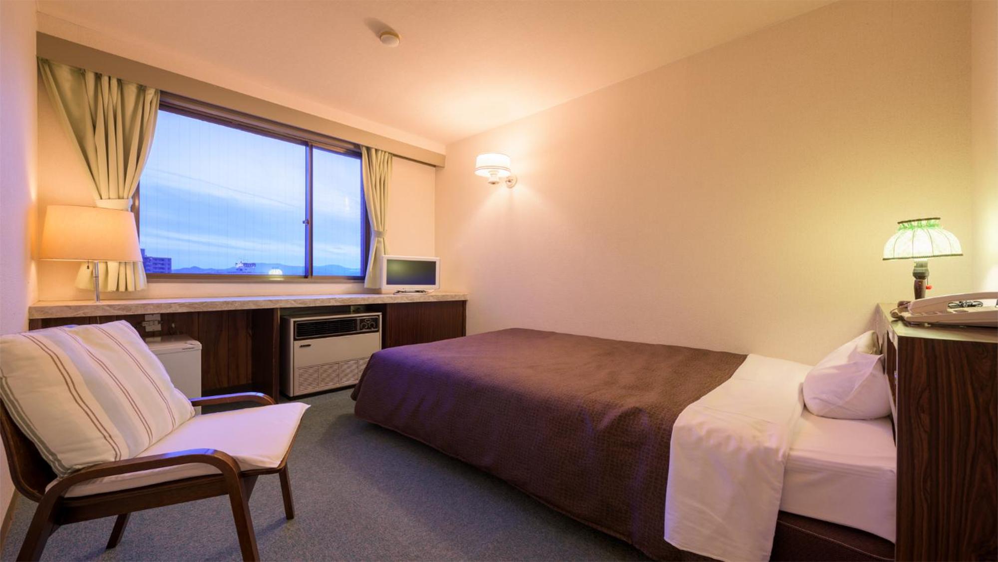Double Room with Small Double Bed - Smoking - Photo 1