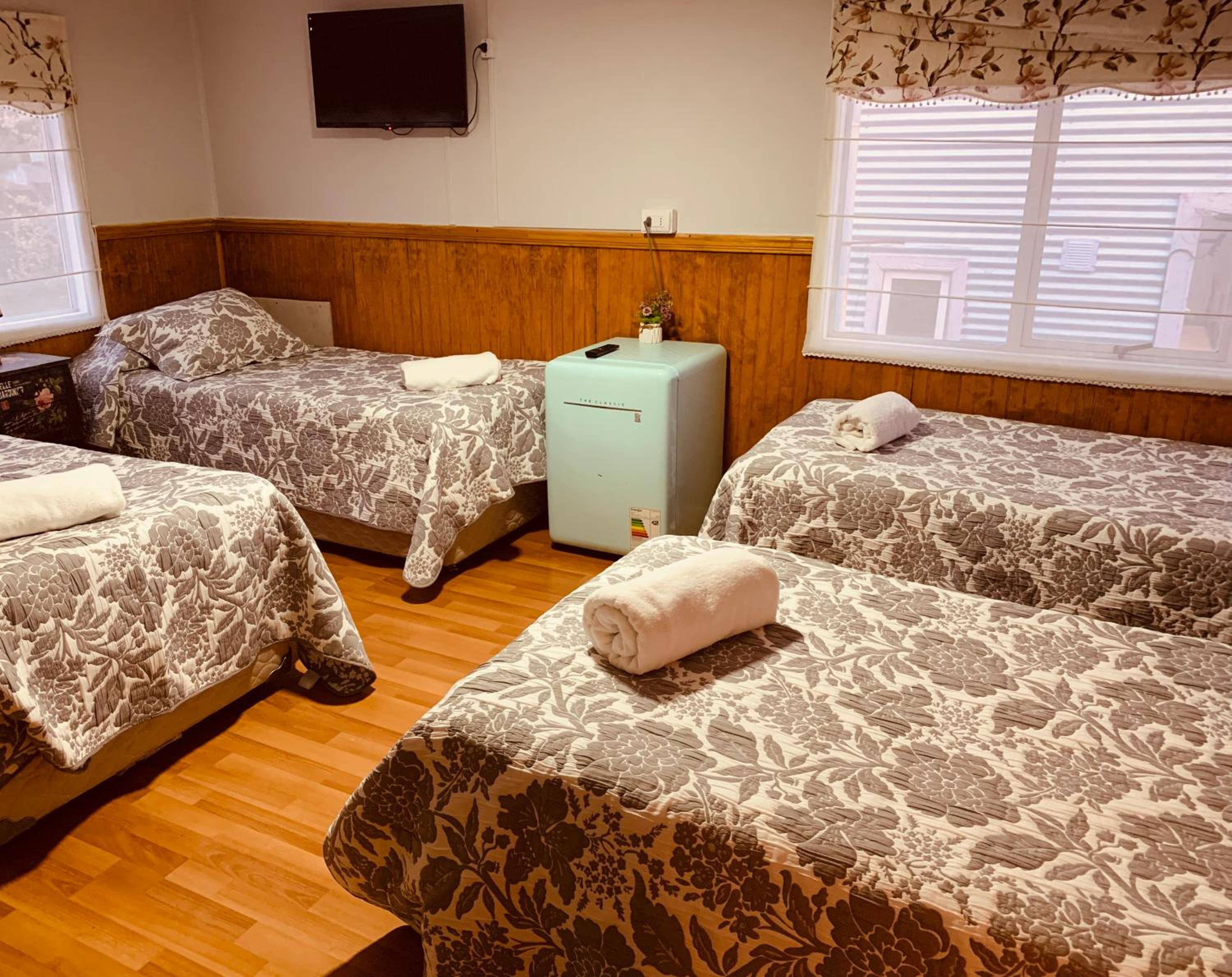 Quadruple Room with Private Bathroom photo 1