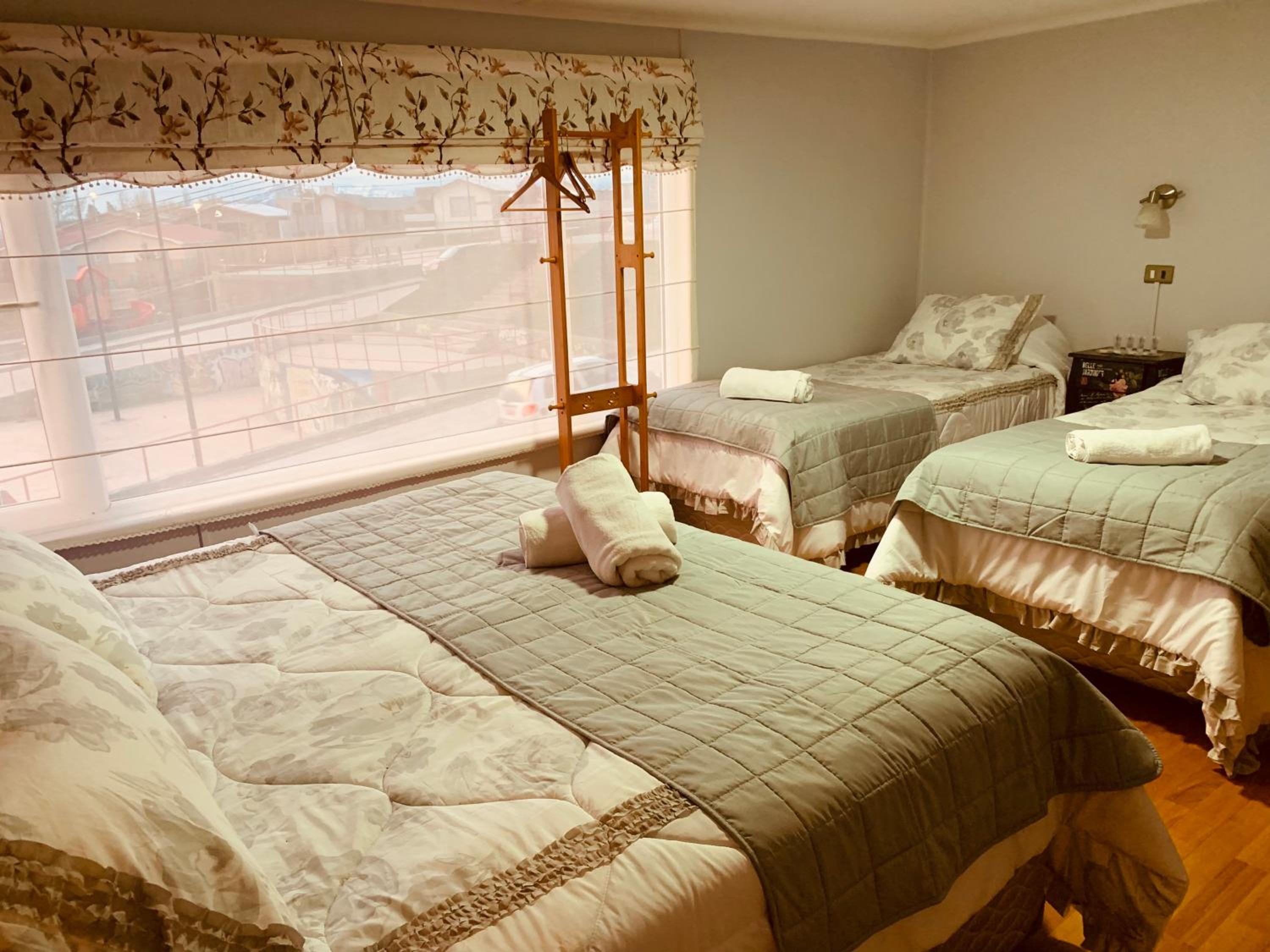 Family Room with Private Bathroom photo 2