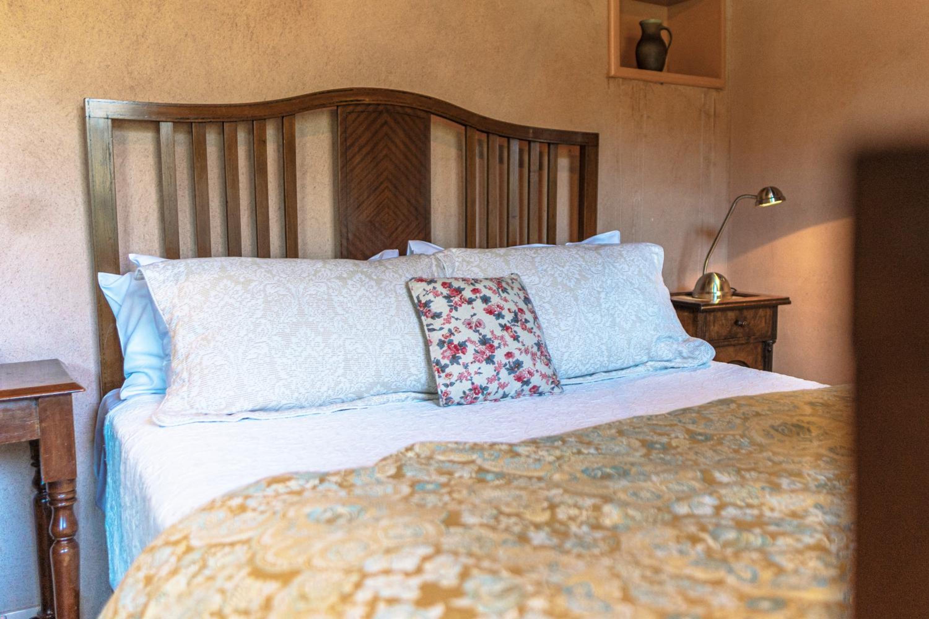 Two-Bedroom Cottage with Spa Bath - Paprika