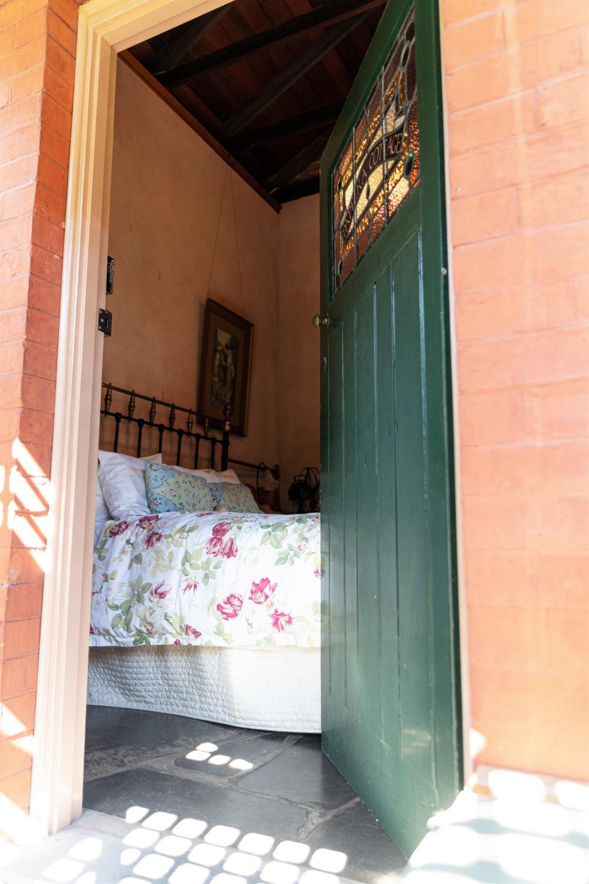 Two-Bedroom Cottage with Spa Bath - Paprika