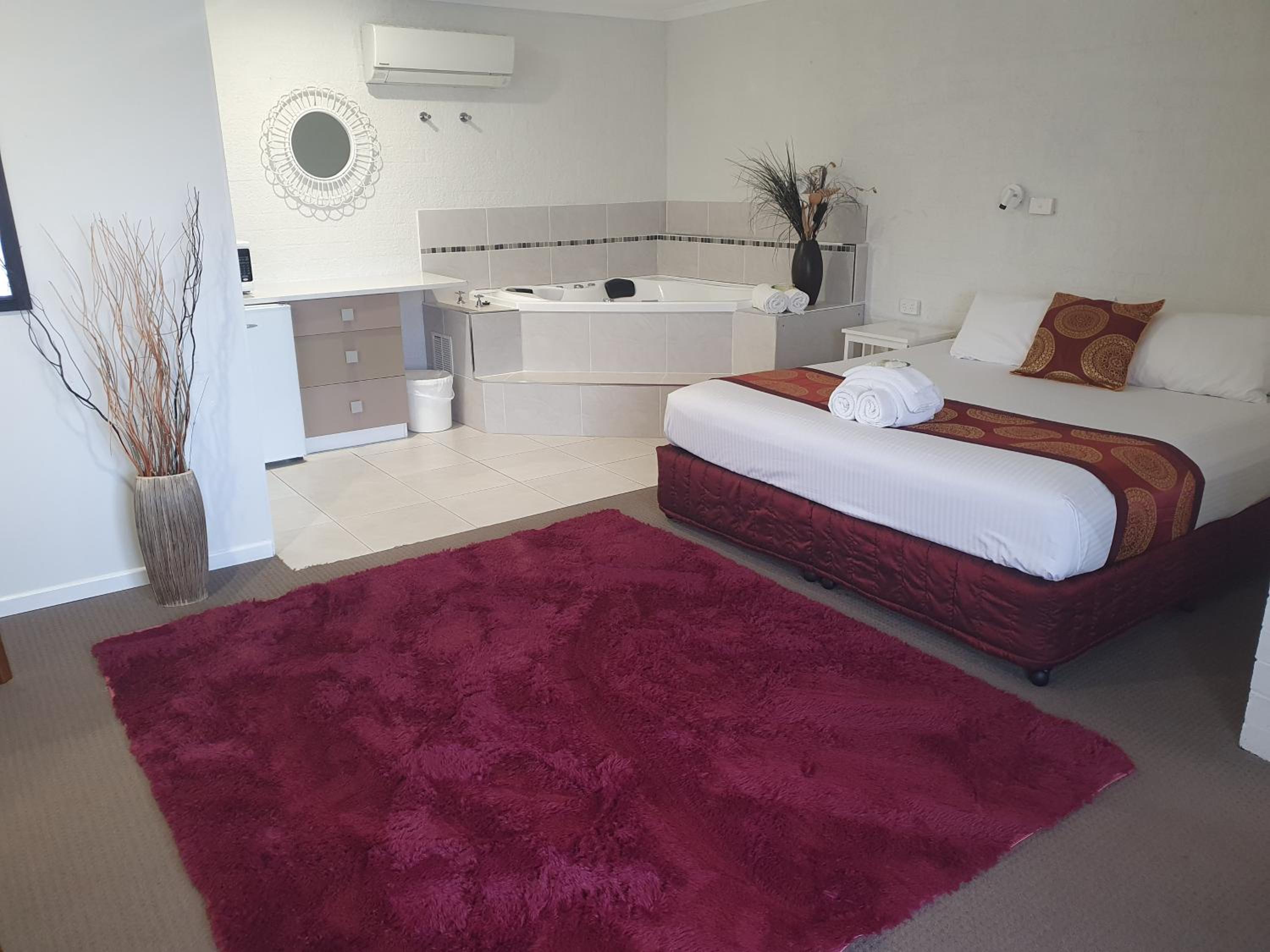 King Suite with Spa Bath photo 1