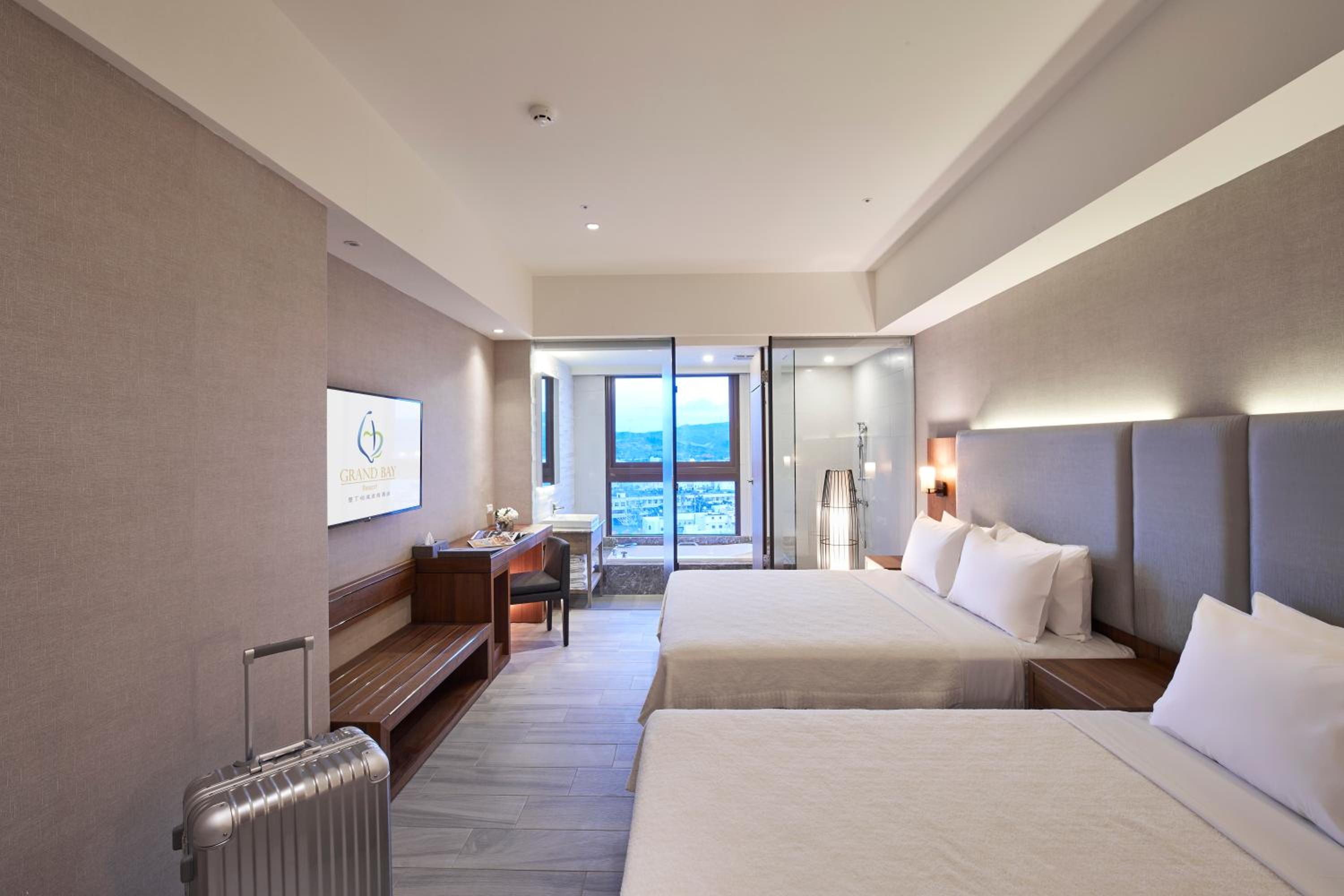 Superior Queen Room with Two Queen Beds photo 3