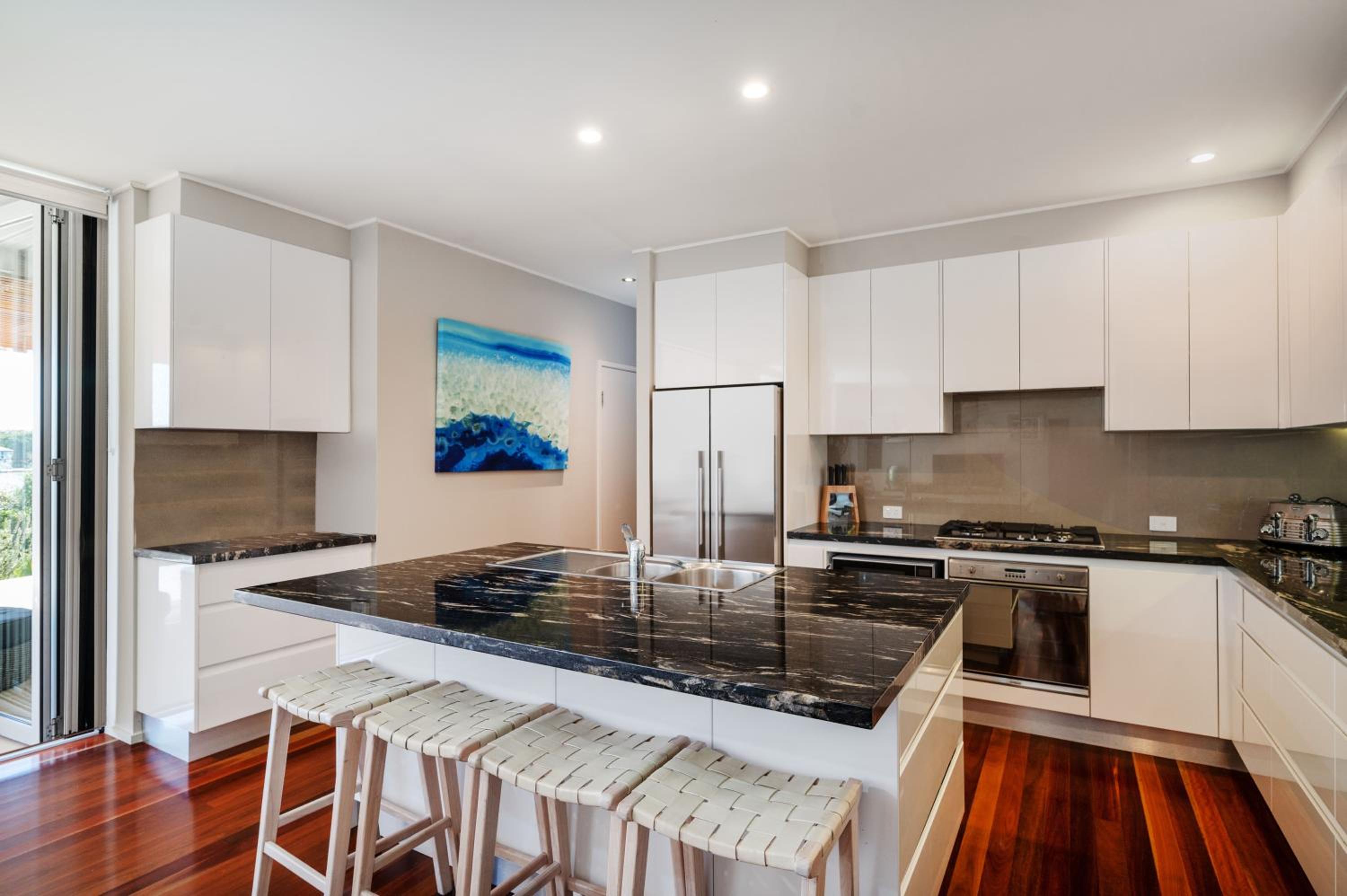 Two-Bedroom Apartment With Lagoon View photo 2