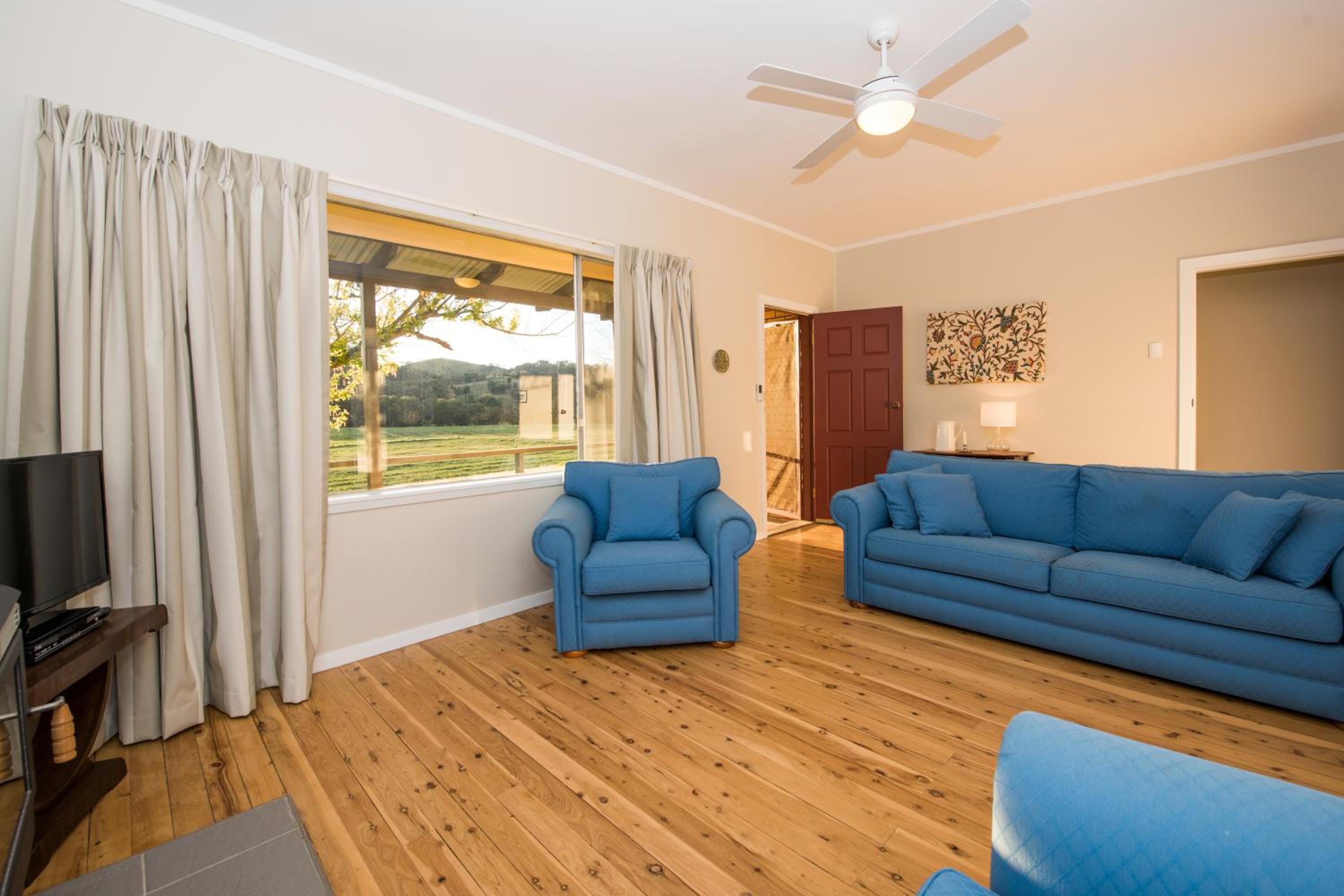 Five-Bedroom House photo 1