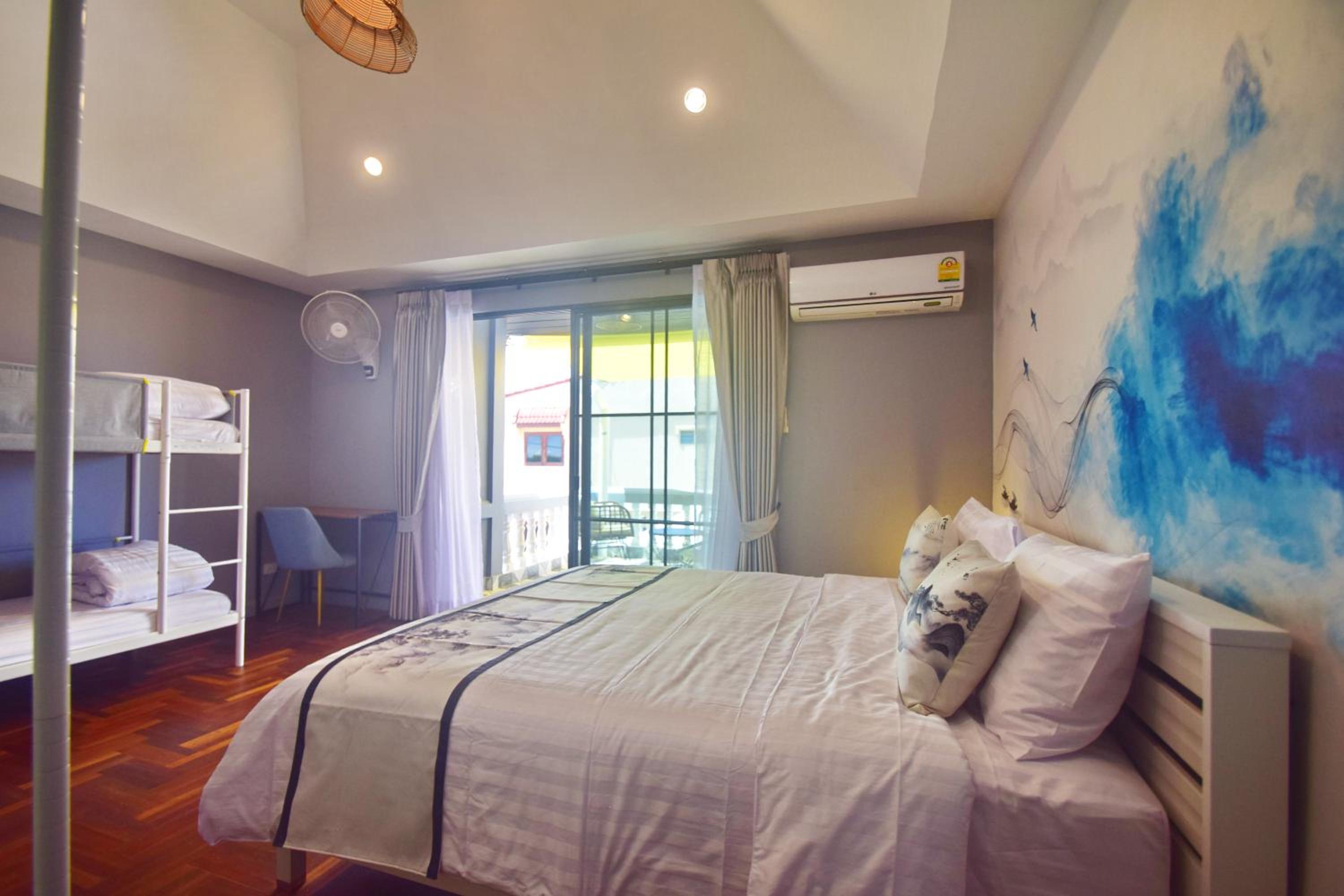 Three-Bedroom Townhouse - Photo 28