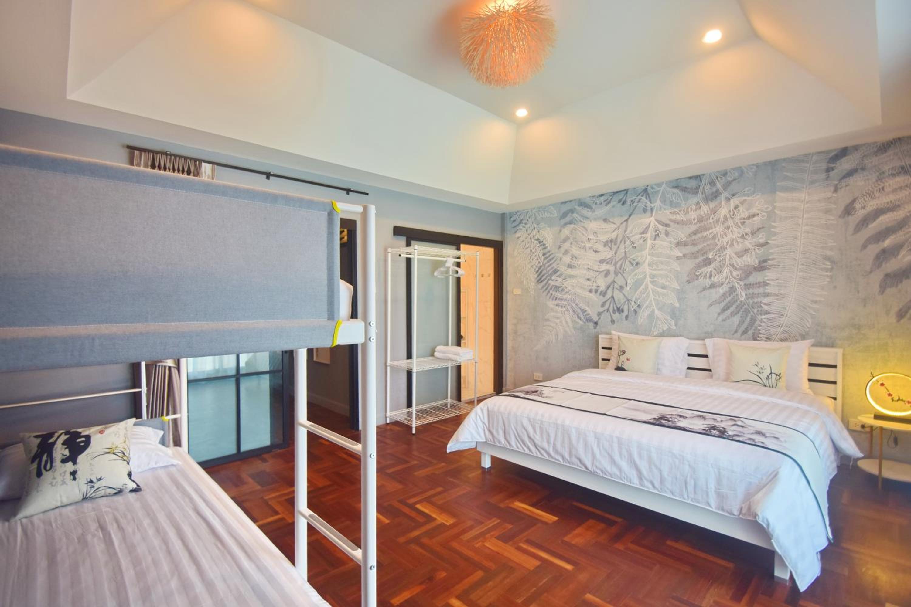 Three-Bedroom Townhouse - Photo 21