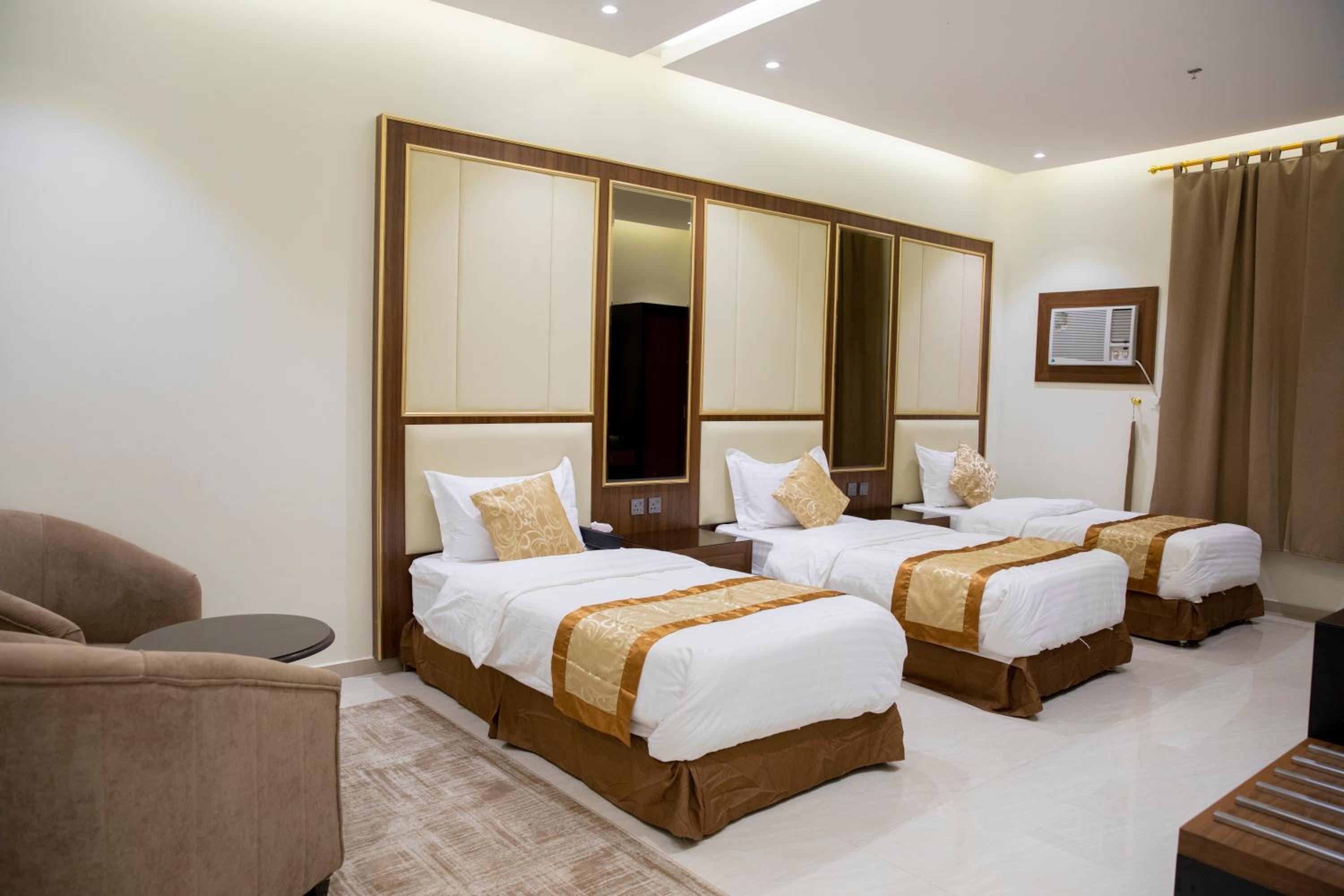 Deluxe Triple Room photo 3