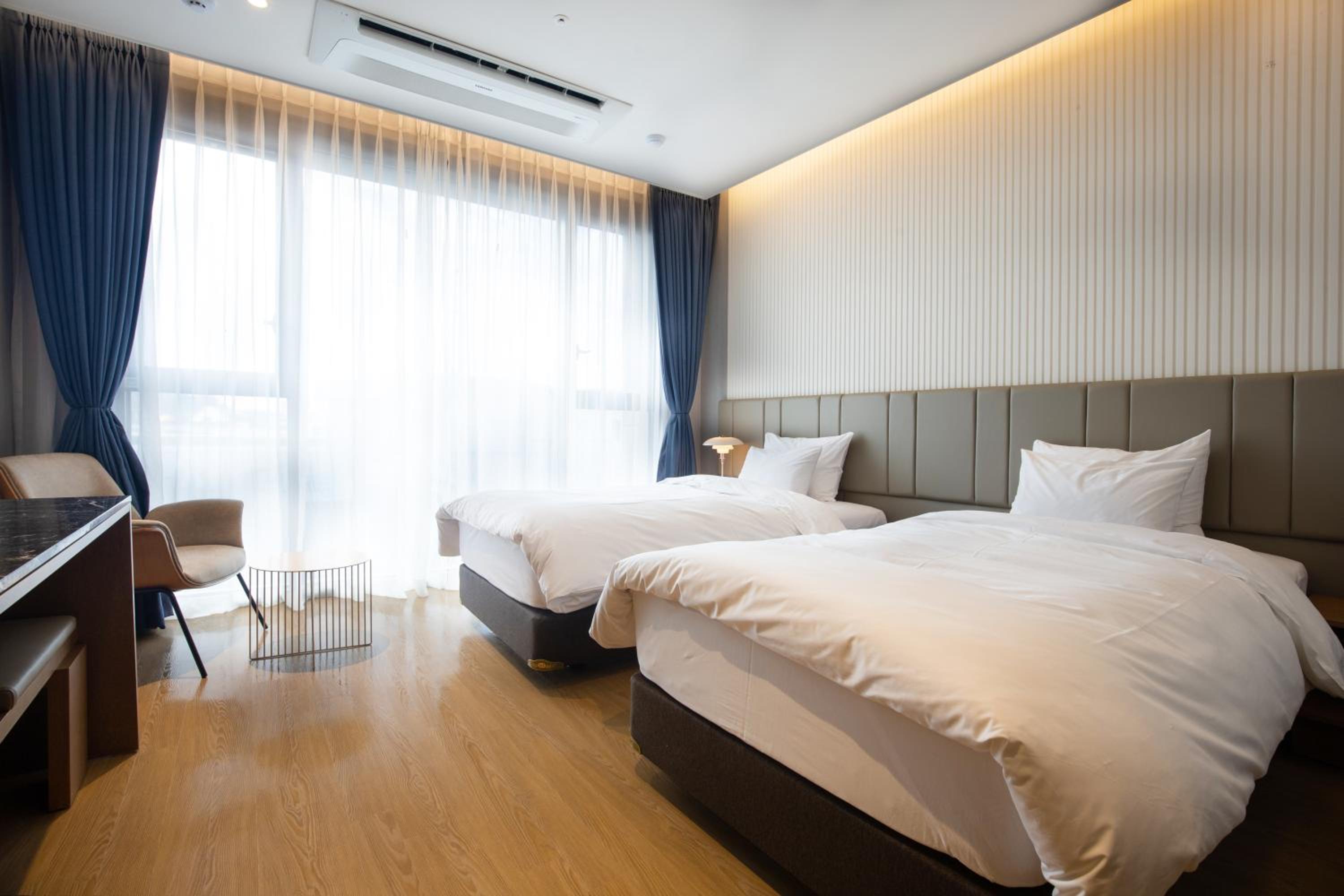 Standard Twin Room - Photo 1