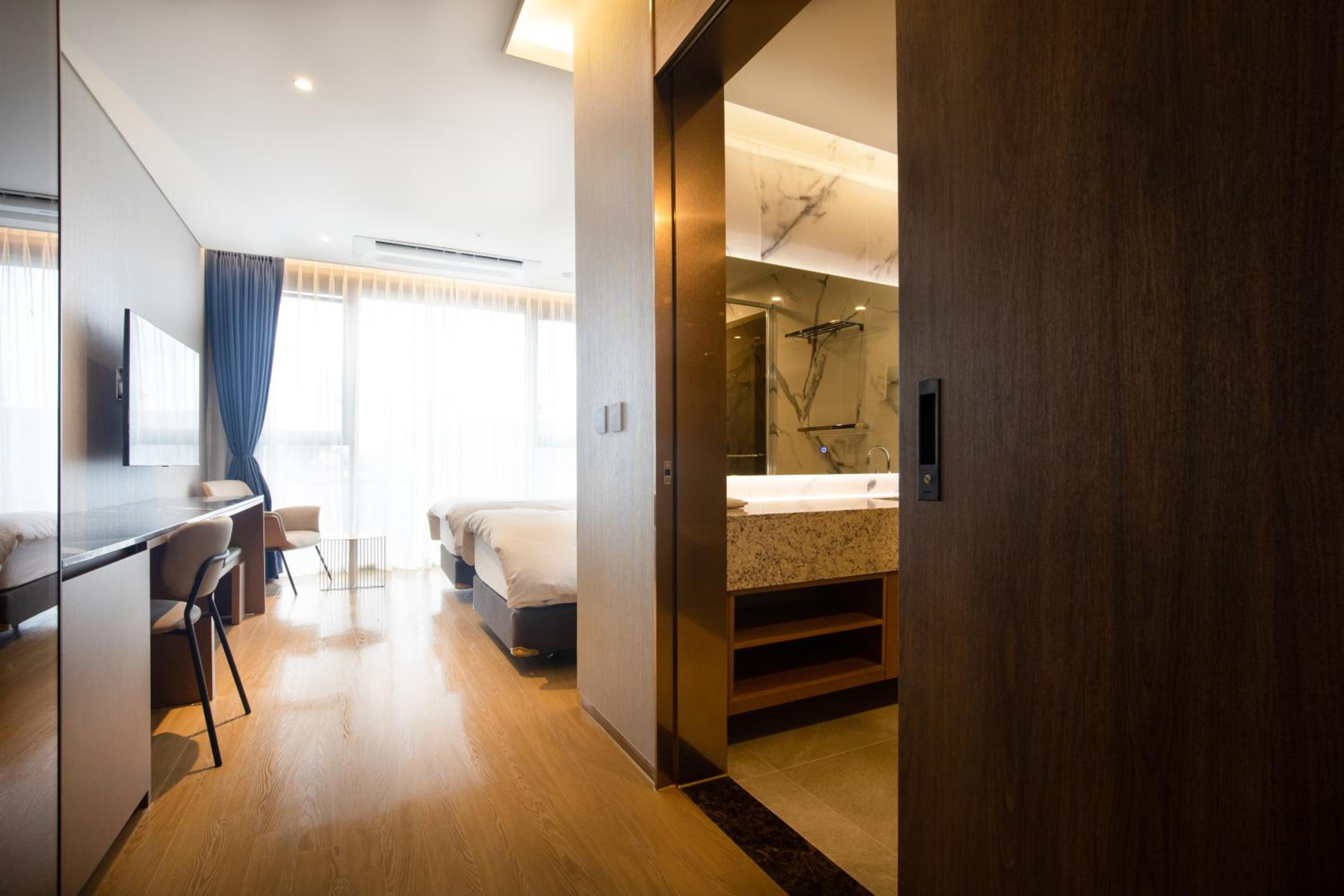 Standard Twin Room - Photo 5