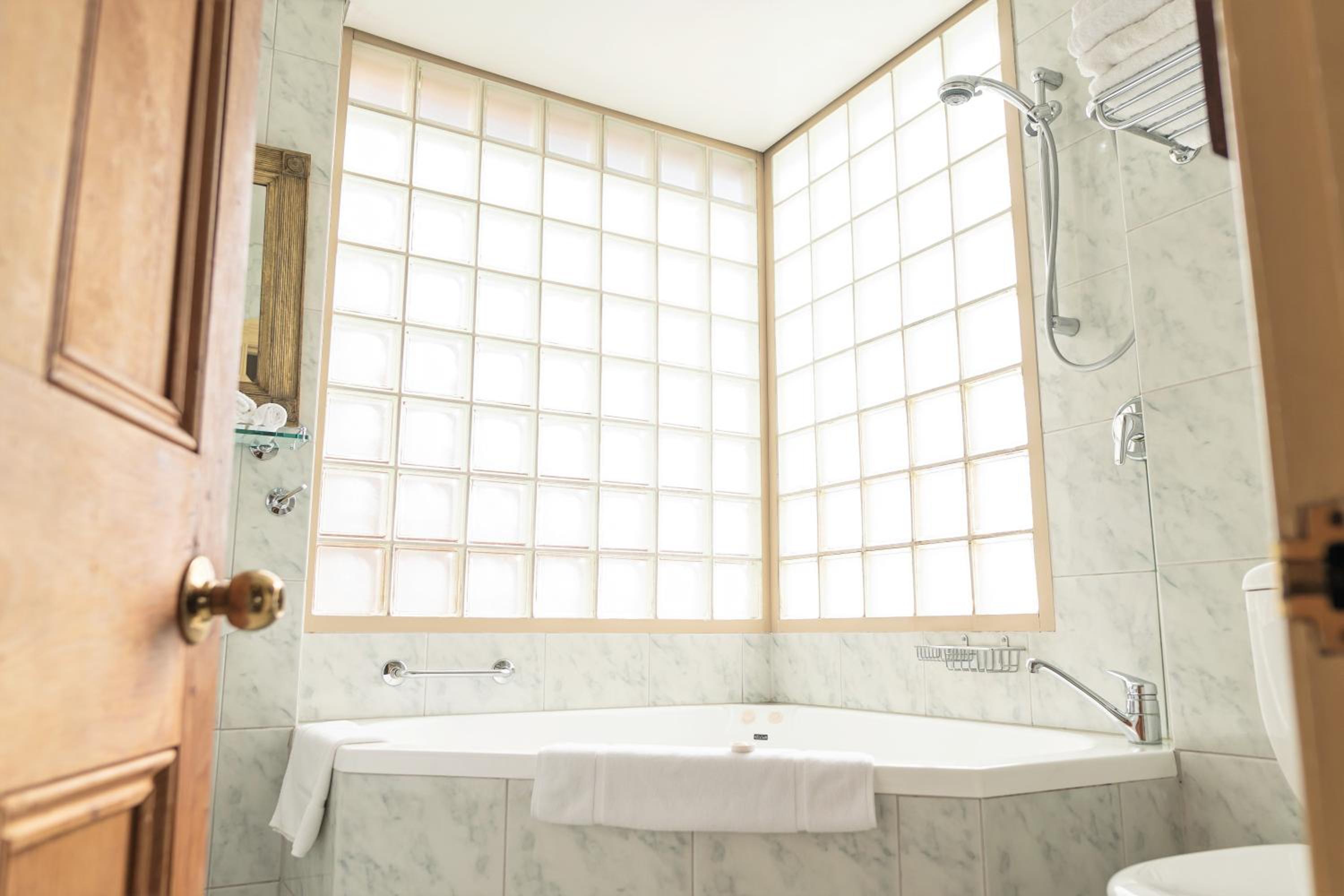 Two-Bedroom Penthouse Apartment - Residency with Spa Bath - Photo 22