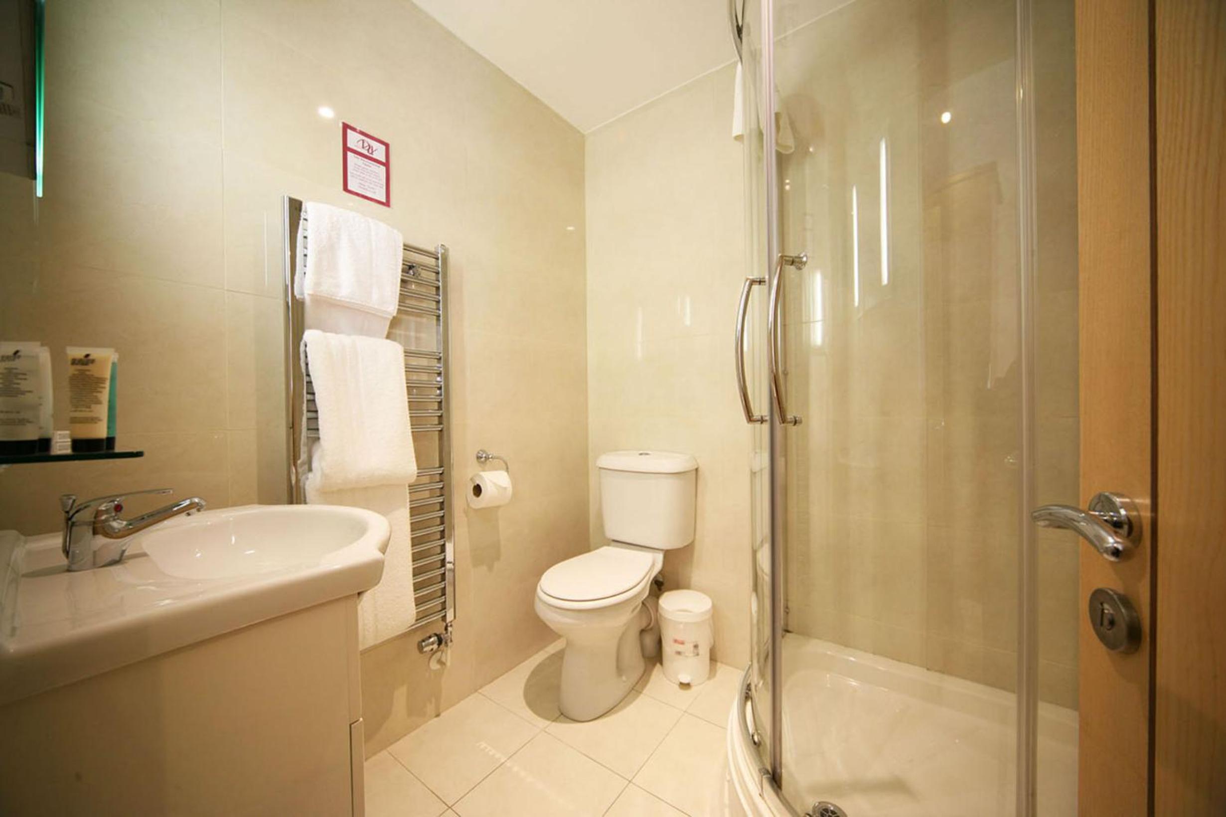 Double Room - Photo 9