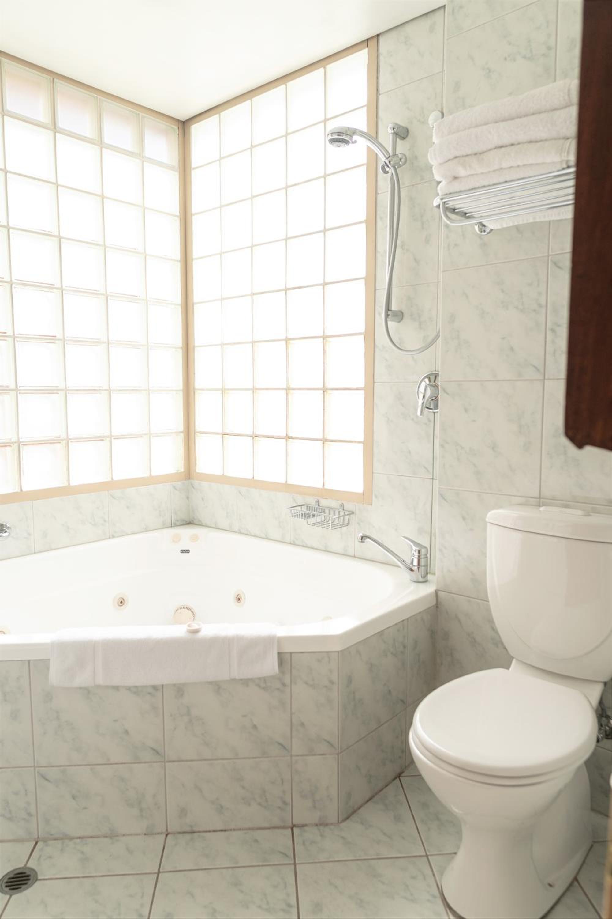 Two-Bedroom Penthouse Apartment - Residency with Spa Bath - Photo 21