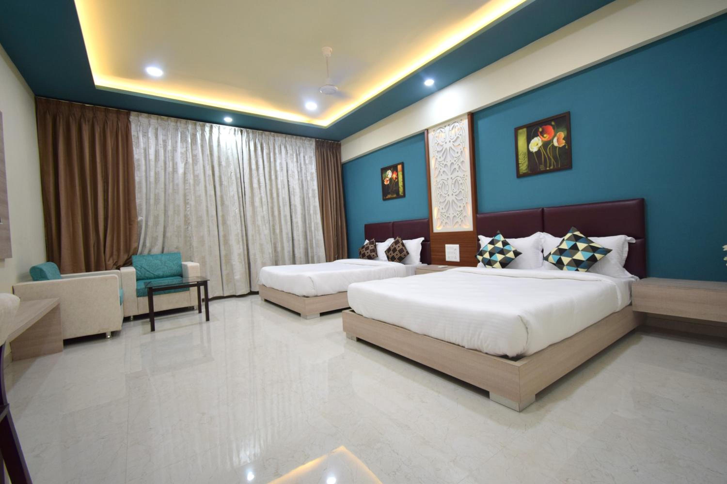 Superior Queen Room with Two Queen Beds - Photo 4