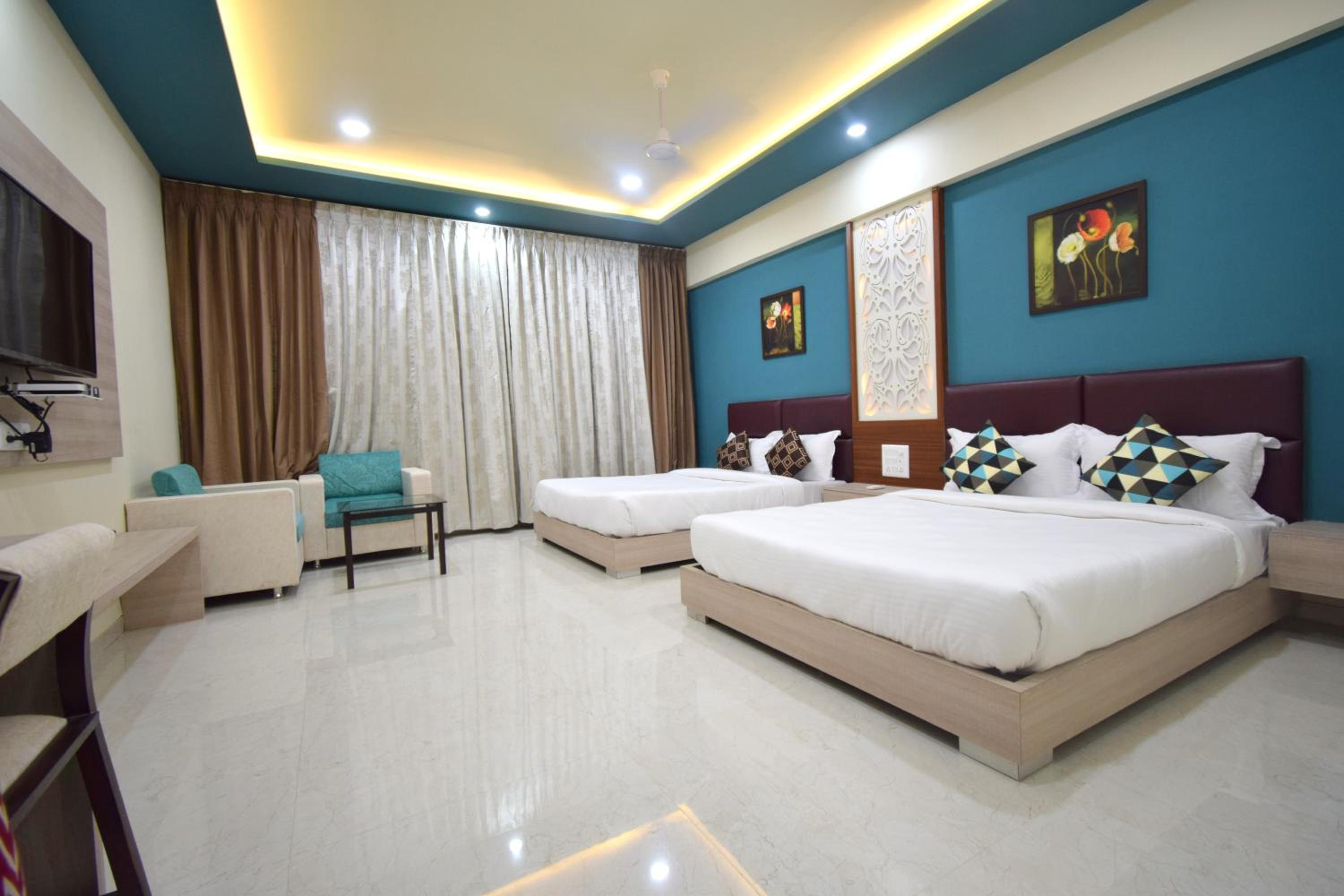 Superior Queen Room with Two Queen Beds - Photo 21