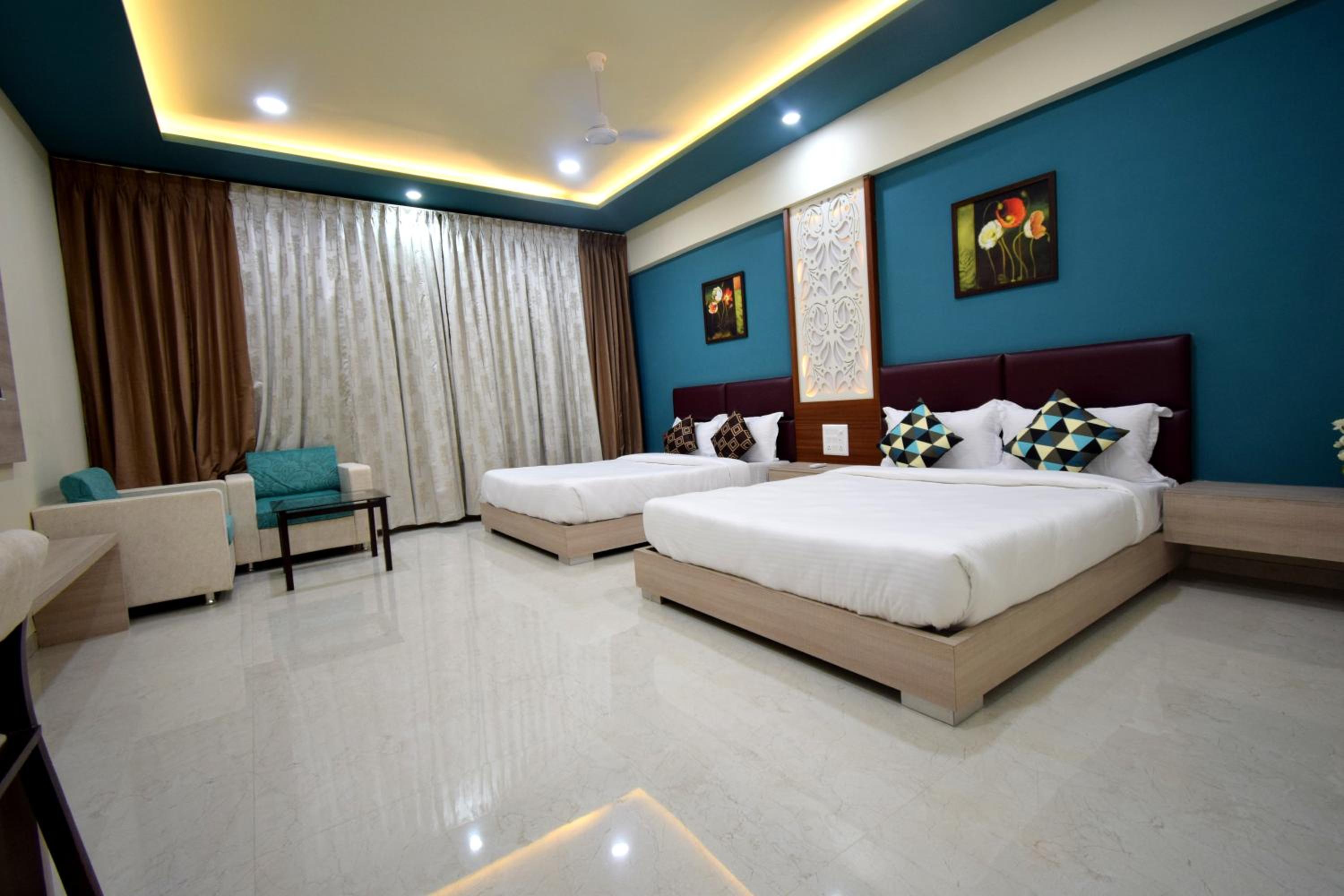 Superior Queen Room with Two Queen Beds - Photo 20