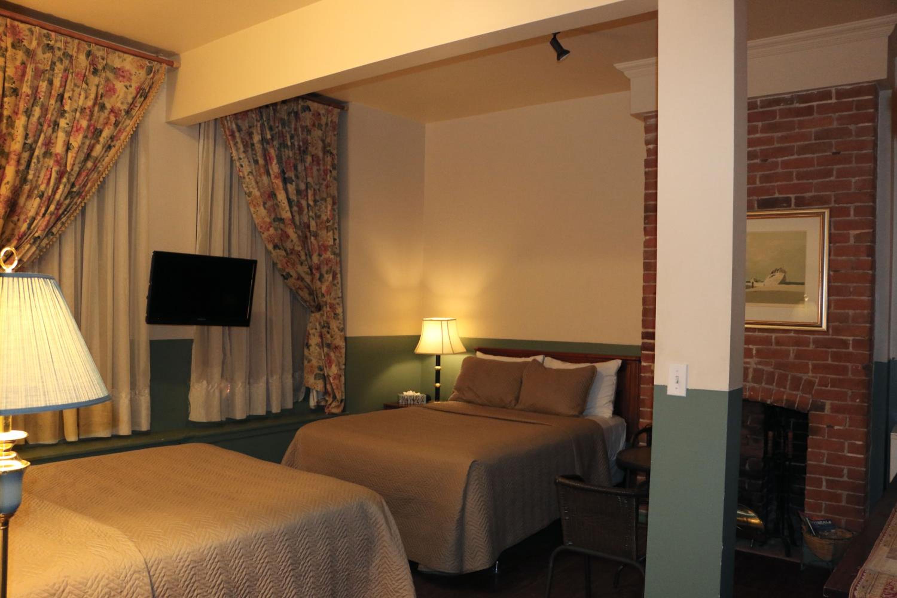 Family Room, 2 Double Beds - Photo 1